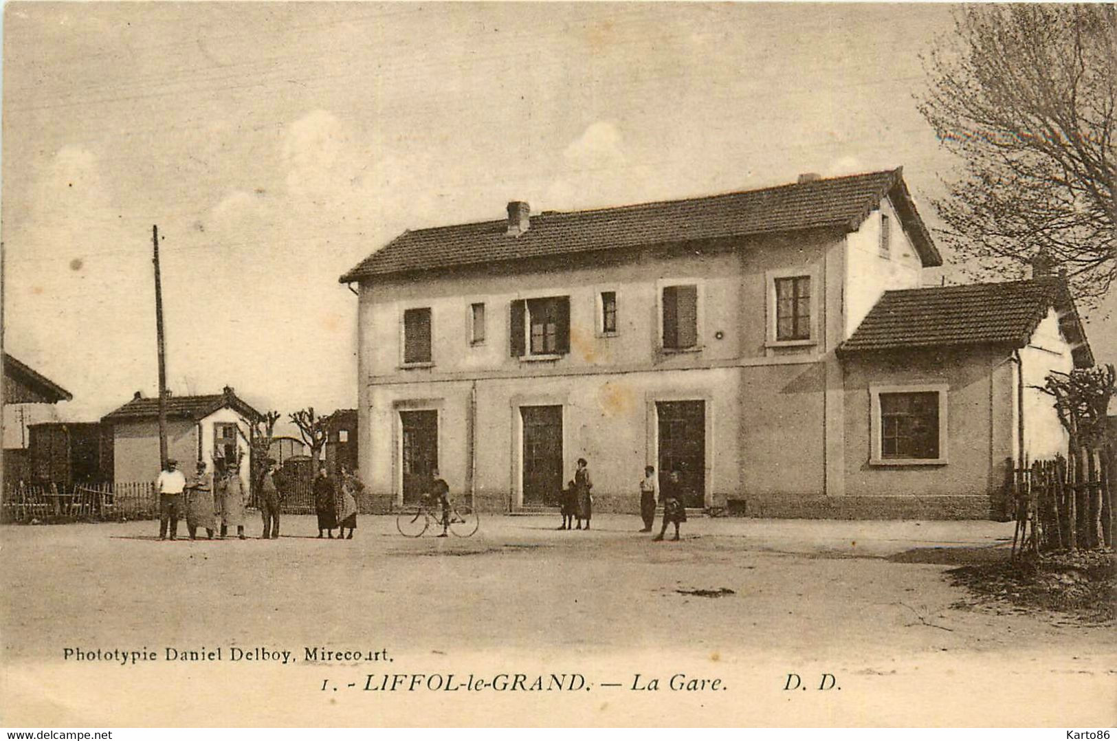 Liffol Le Grand * Vue Sur La Gare Du Village * Villageois * Ligne Chemin De Fer - Liffol Le Grand