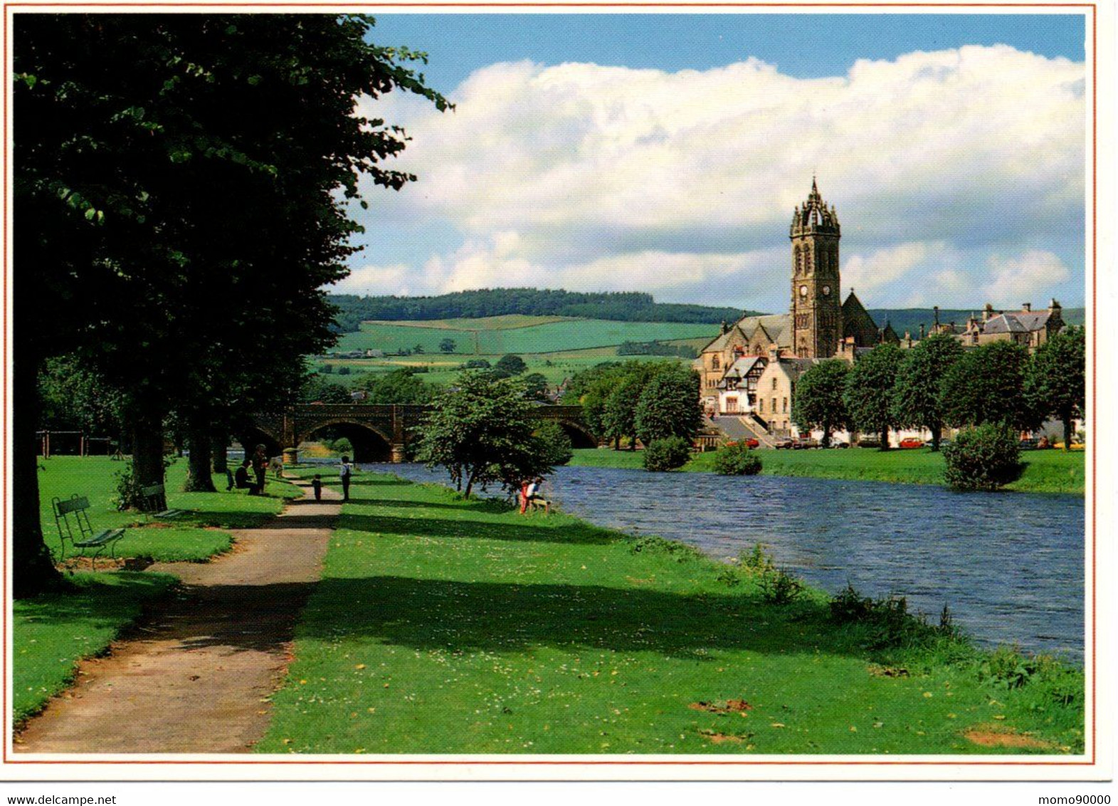 ECOSSE : PEEBLES - The River And Old Parish Church - Peeblesshire