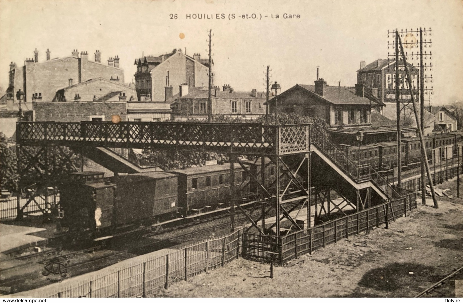 Houilles - La Gare De La Commune - Pont Passerelle - La Ligne De Chemin De Fer - Train Et Wagons - Houilles