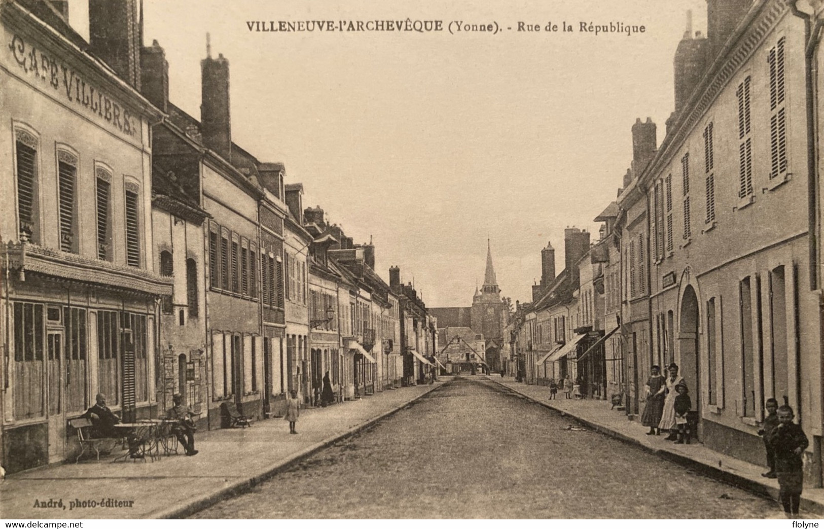 Villeneuve L’archevêque - La Rue De La République - Café VILLIERS Bar Buvette - Villeneuve-l'Archevêque