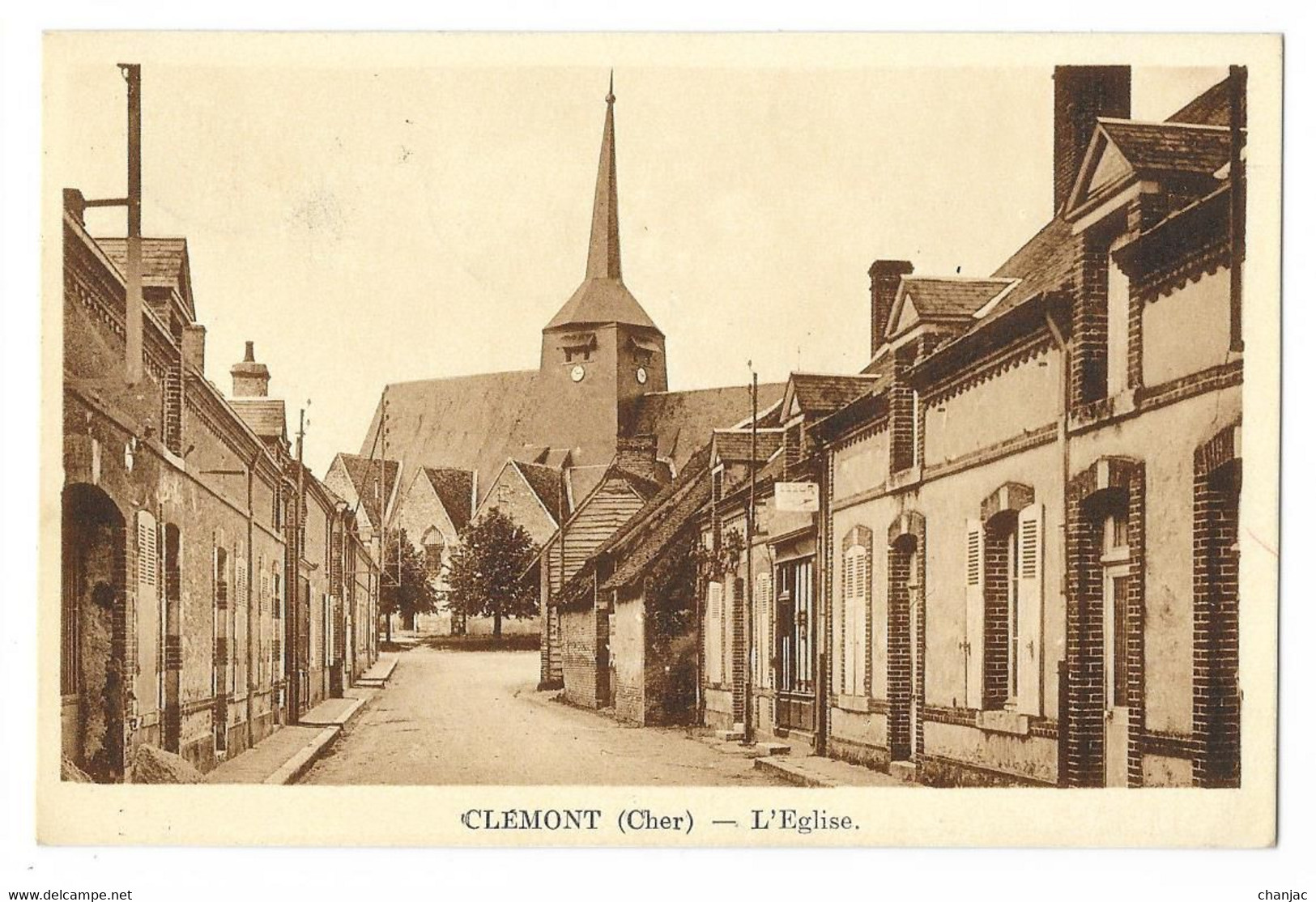 Cpa: 18 CLEMONT (ar. Bourges) L'Eglise 1939  Ed. Lenormand - Clémont