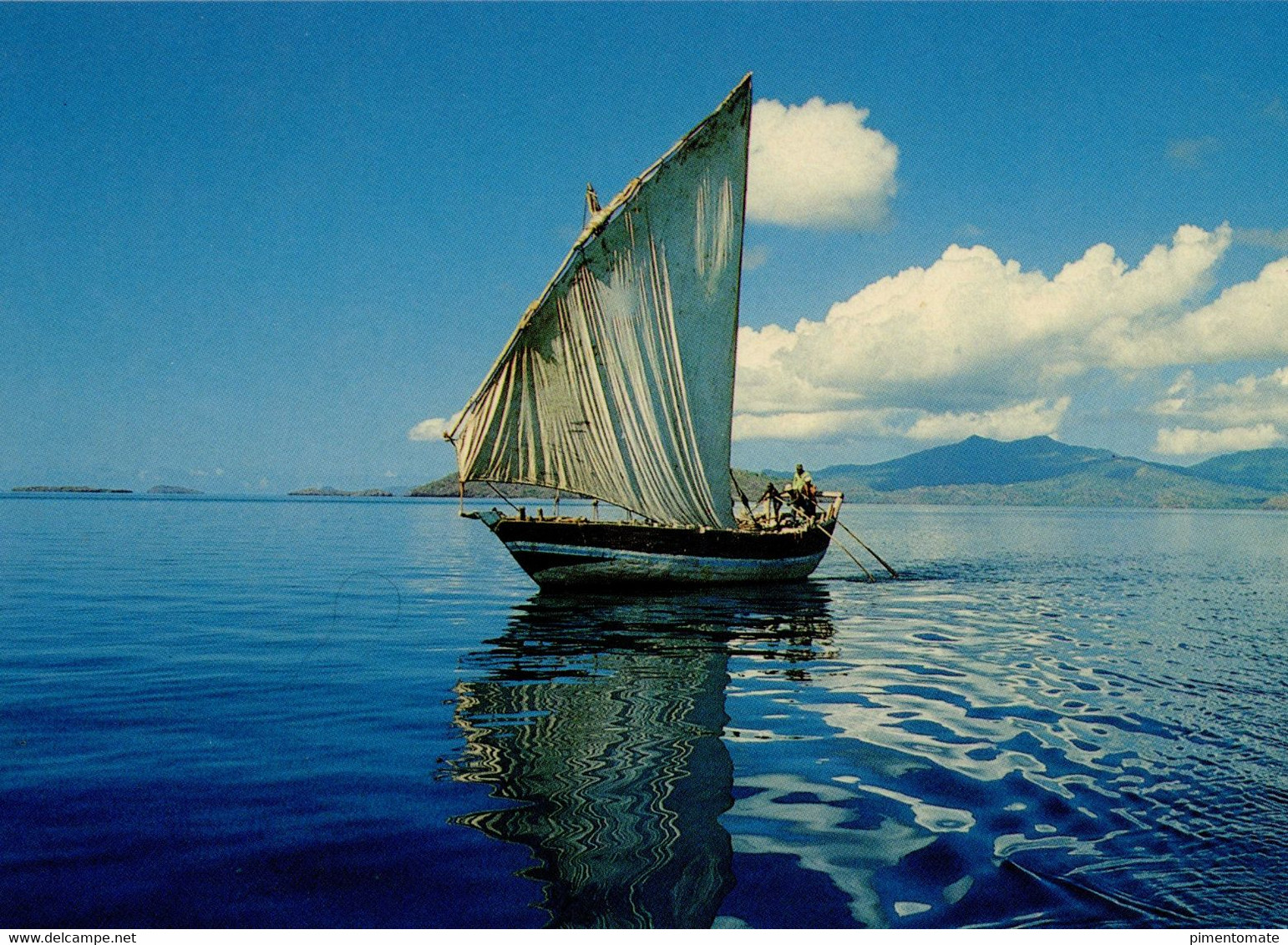 MAYOTTE BOUTRE DANS LA BAIE DE MAMOUDZOU - Mayotte