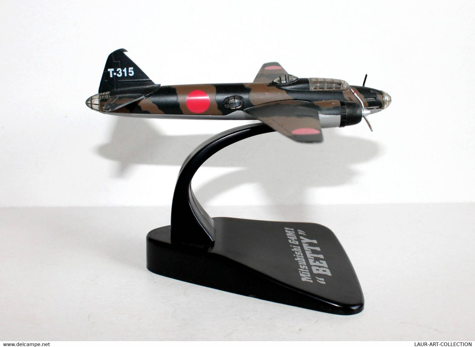 MITSUBISHI G4M1 BETTY - AVION BOMBARDIER MILITAIRE - ECH 1/144 MILITARY AIRPLANE - ANCIEN MODELE AERONEF    (310821.23) - Aviones & Helicópteros