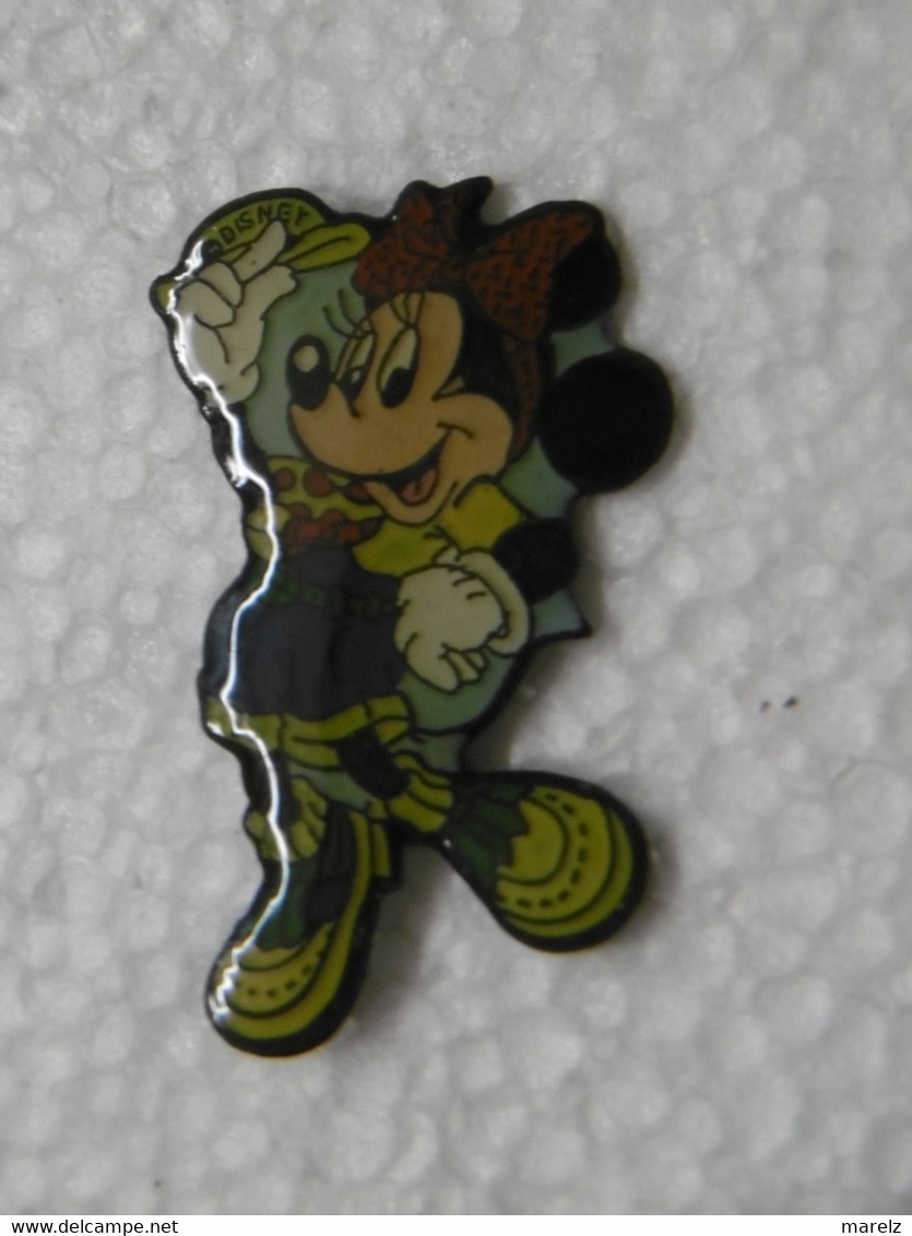 Pin's DISNEY Minnie Vous Salue - Badge Pin Minnie Amie De Mickey Mouse - Disney