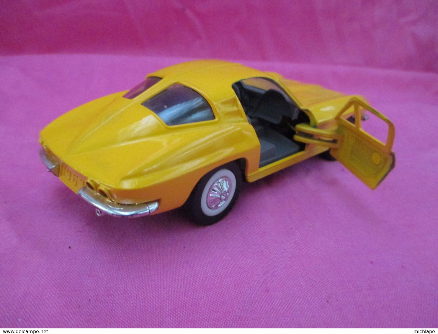 Miniature -  -1/32 Em -voiture    -  MAJORETTE - CORVETTE STING RAY 53 - Escala 1:32