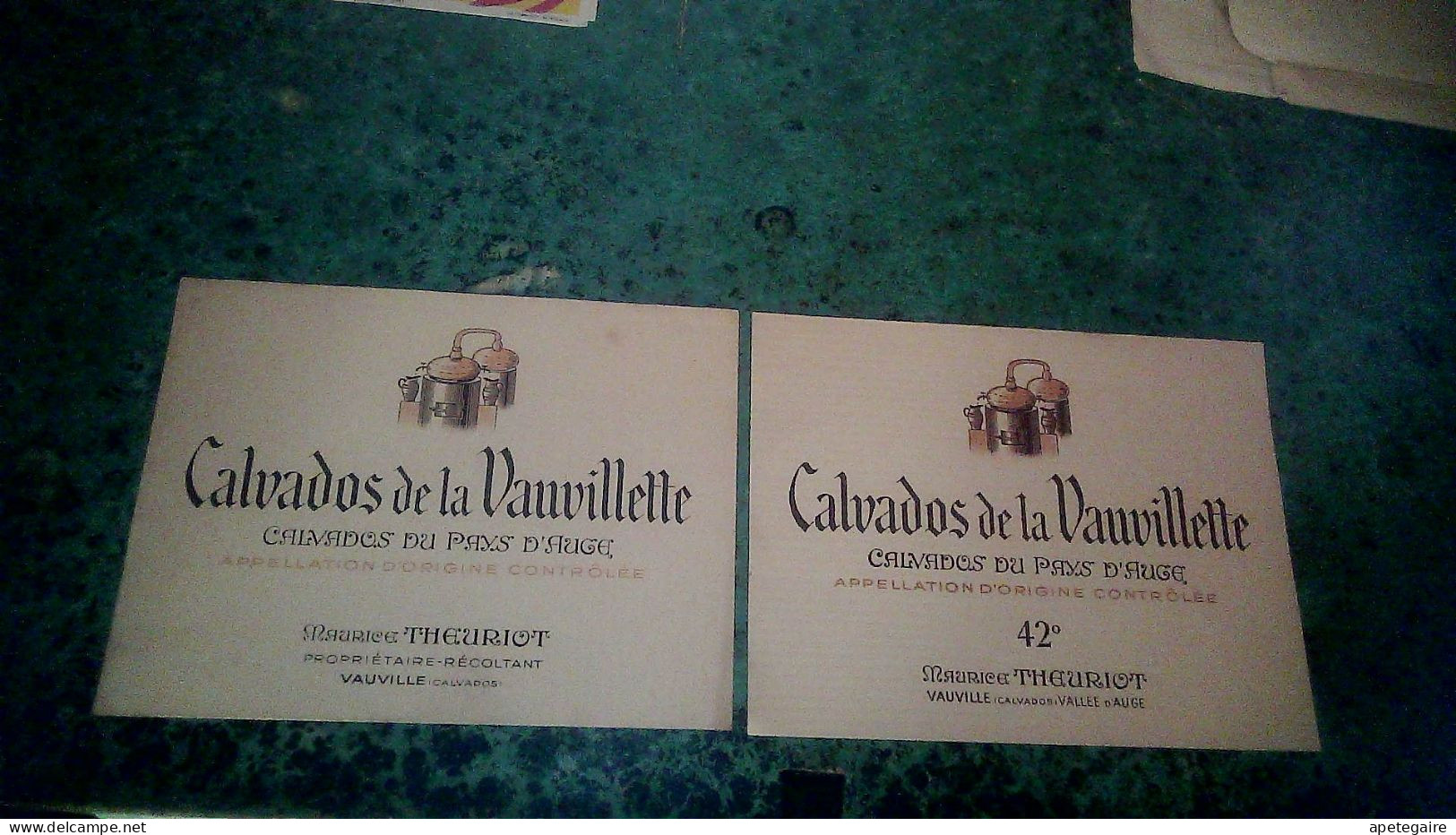 Vauville Lot étiquettes X 2 Non Utilisèe De Calvados Du Pays D'Auge Calvados De La Vauvillette  Maurice Theuriot - Alcools & Spiritueux