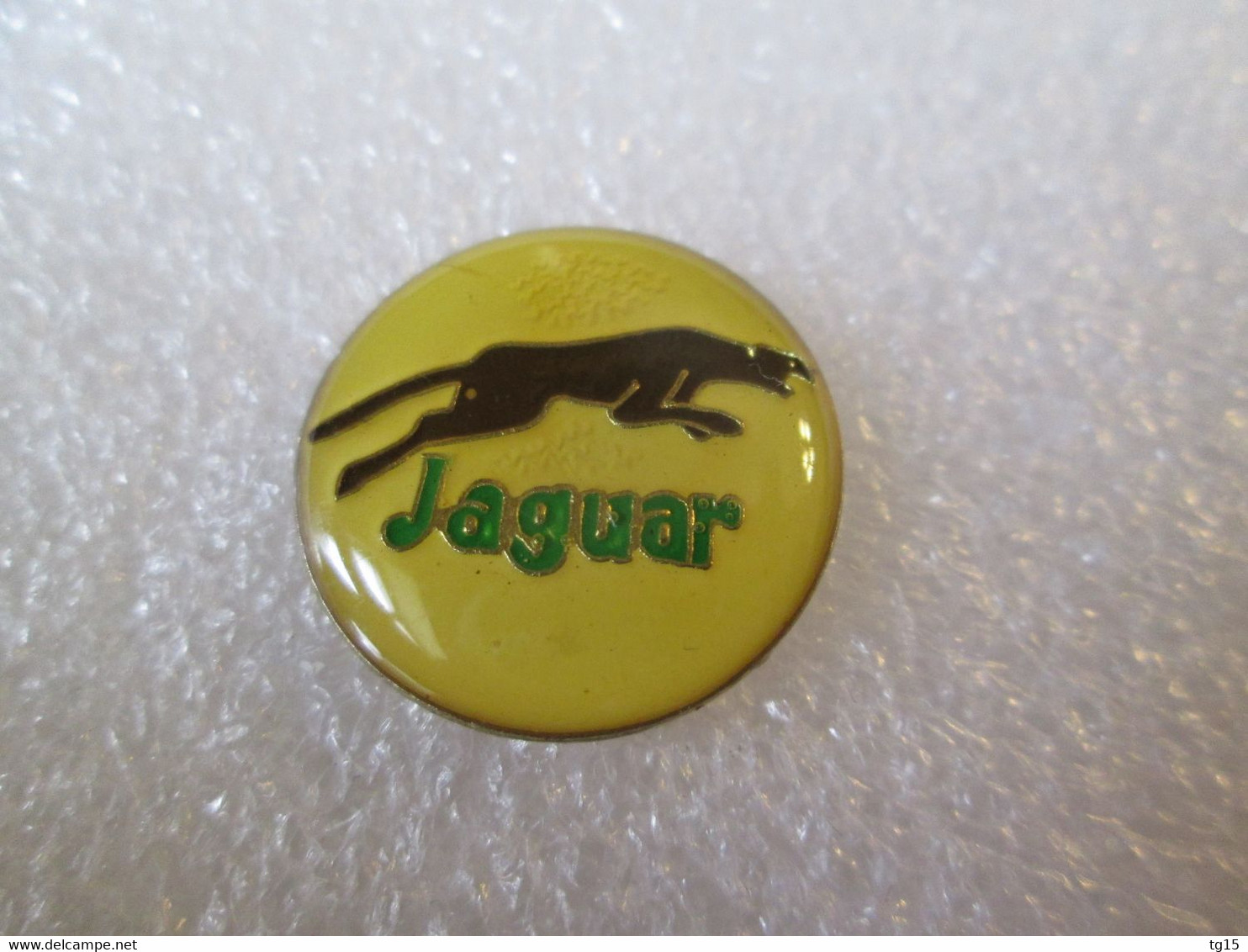 PIN'S   LOGO  JAGUAR  Ø  20mm - Jaguar