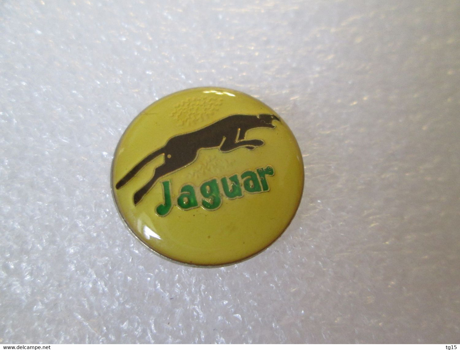 PIN'S   LOGO  JAGUAR  Ø  20mm - Jaguar