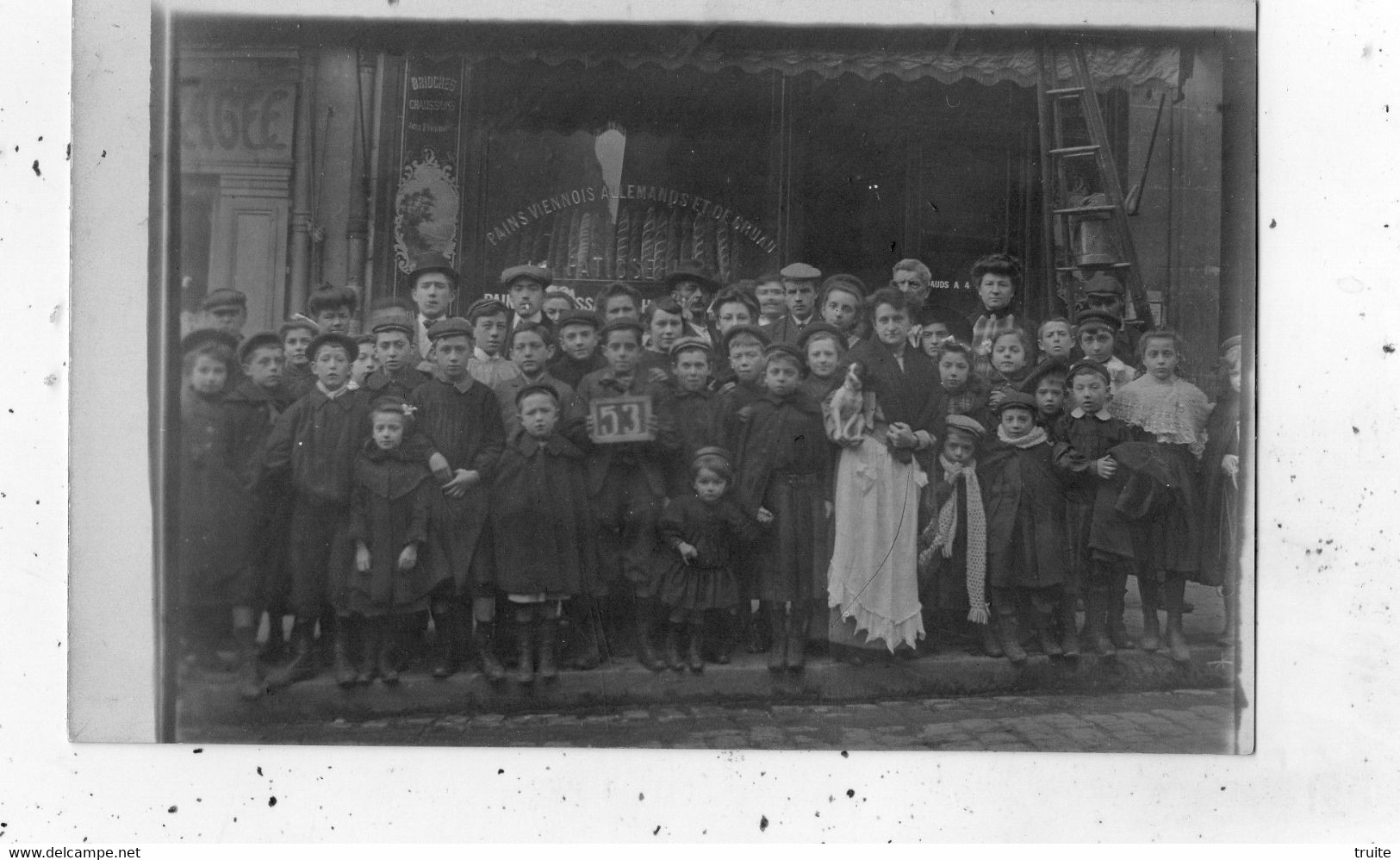 PARIS PHOTO DE CLASSE DEVANT UNE BOULANGERIE (CARTE PHOTO) - Non Classés