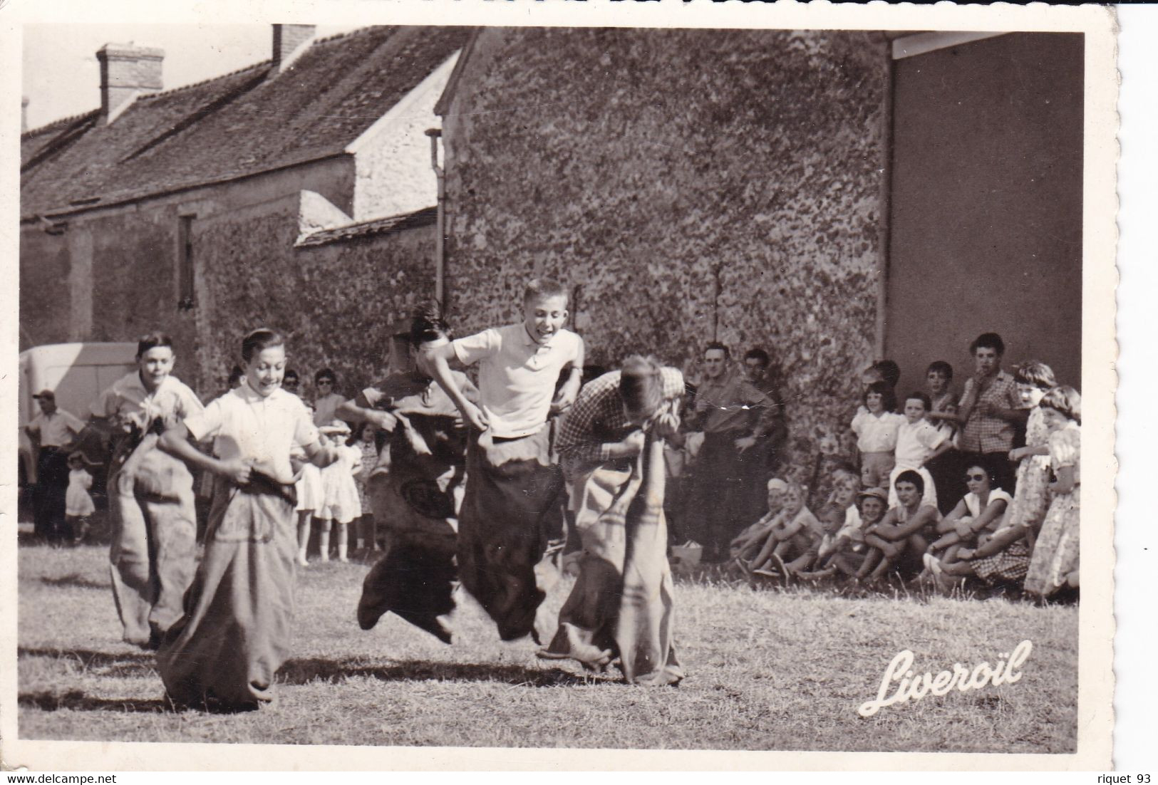 Publicité "Liveroïl" Suppositoires - Lab. CHAMBON-PERIGUEUX - Course En Sacs De Jeunes Ados. - Groupes D'enfants & Familles