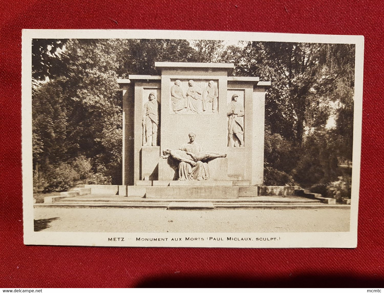 CPA Provenant D'un Carnet - Metz - Monument Aux Morts - Metz