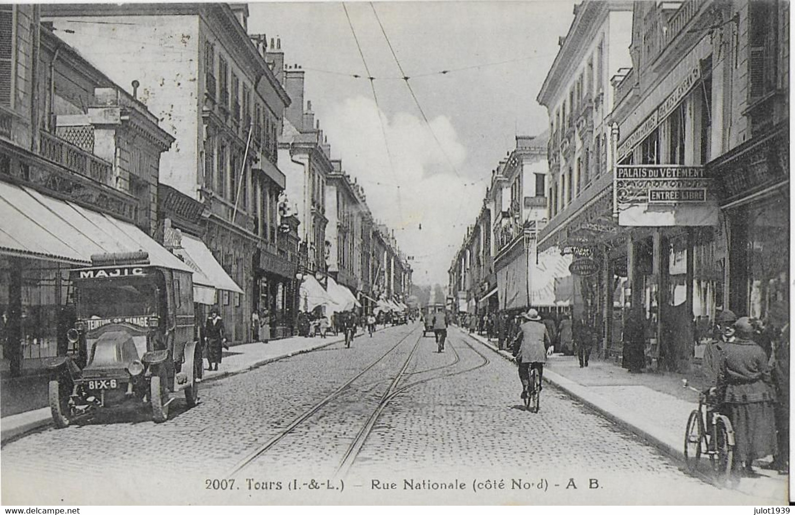 TOURS ..-- OLDTIMER . Rue Nationale . 1926 Vers PAU . Voir Verso . - Tours