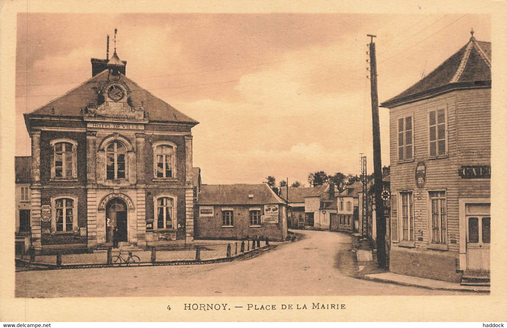 HORNOY : PLACE DE LA MAIRIE - Hornoy Le Bourg