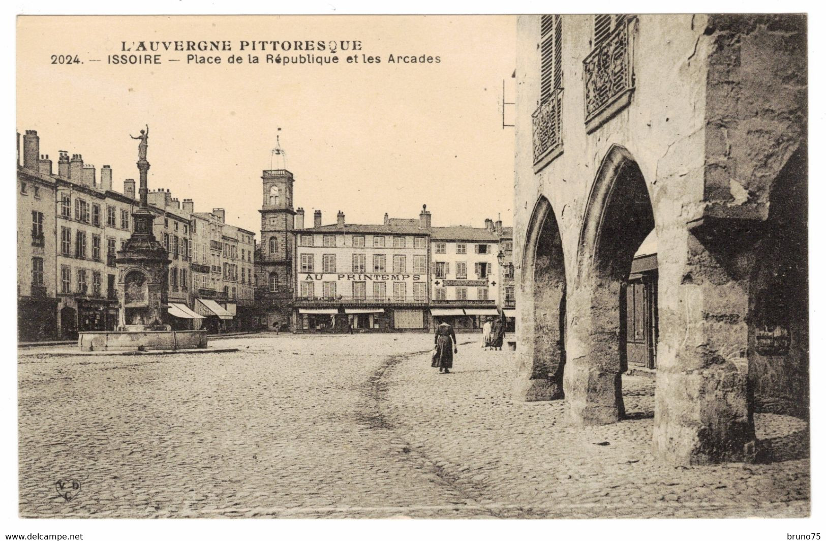 63 - ISSOIRE - Place De La République Et Les Arcades - Issoire