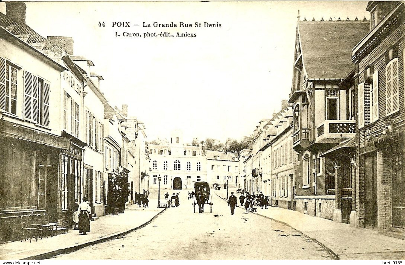 80 POIX LA GRANDE RUE ST DENIS ANIMEE ET TOUS COMMERCES AVEC LE TANIER A COTE DU CAFE - Poix-de-Picardie