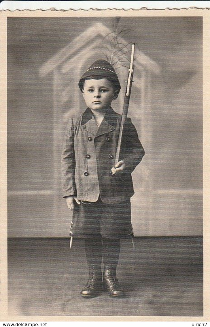 Foto Kleiner Junge Als Soldat Mit Spielzeuggewehr - Ca. 1920 - 11*7cm (59493) - Sin Clasificación