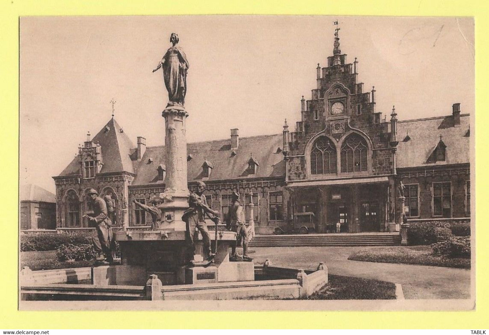 4696 - BELGIE - BELGIUM - BINCHE - LE MONUMENT DE L'INDEPENDANCE DU SQUARE DE LA GARE - Binche