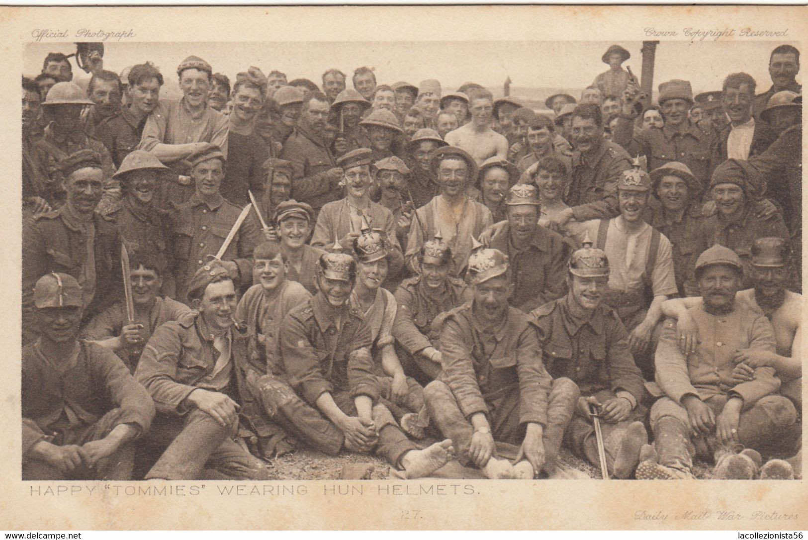 10584-HAPPY "TOMMIES" WEARING HUN HELMETS-FP - War 1914-18