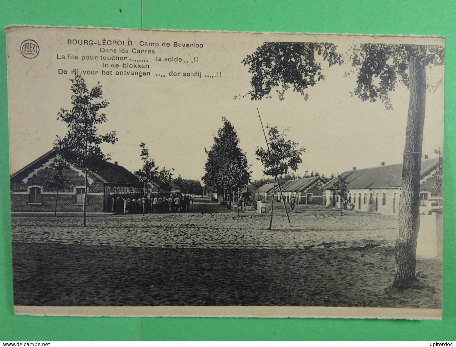 Bourg-Léopold Camp De Beverloo Dans Les Carrés La File Pour Toucher... La Solde - Leopoldsburg (Camp De Beverloo)