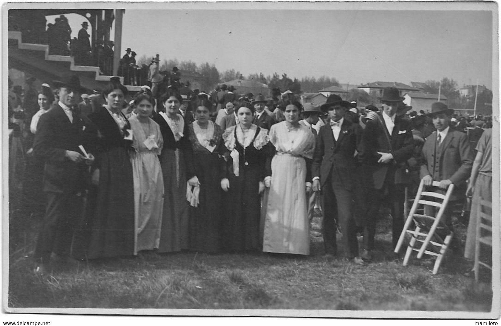 SALON-DE-PROVENCE - Le Stade ( Belle Animation Personnages ) Carte Photo - Salon De Provence