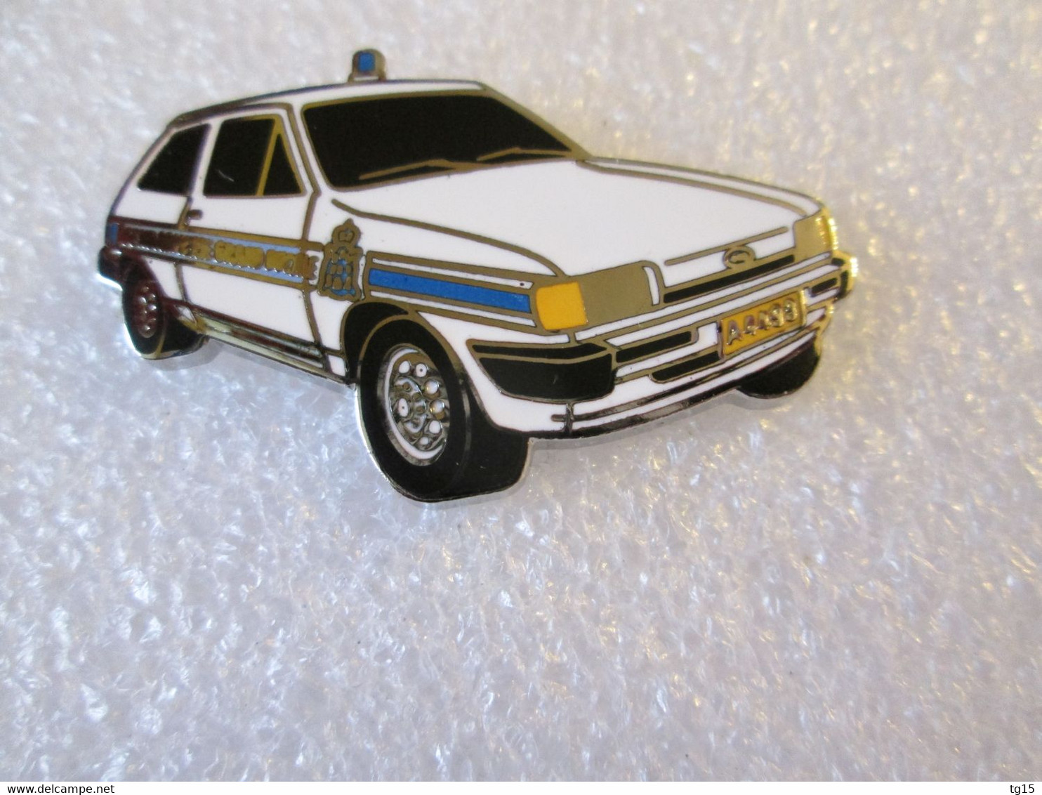 PIN'S    FORD  FIESTA  GENDARMERIE GRAND DUCALE   LUXEMBOURG  Email Grand Feu  DEHA - Ford