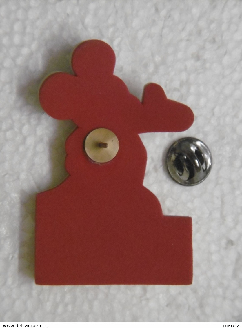 Pin's DISNEY  Mickey Prend La Pose Avec La Marque KODAK - Pins Badge Mousse - Disney