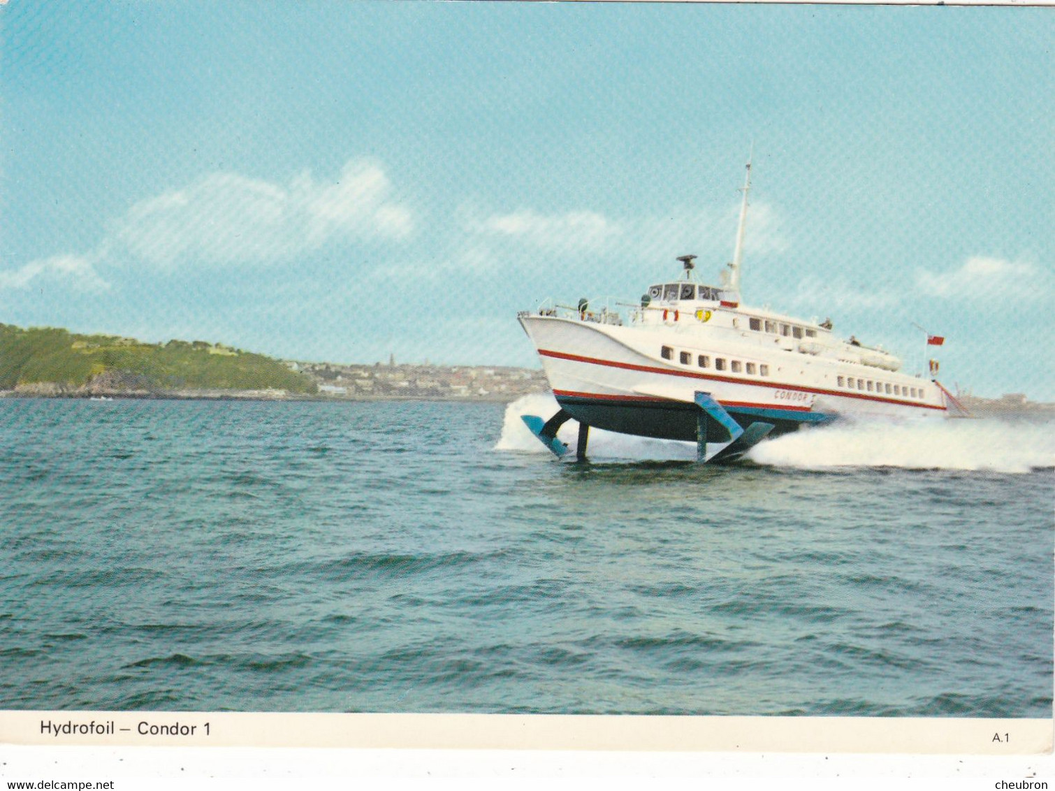 BATEAUX. AEROGLISSEUR.  LE HYDROGLISSEUR " CONDOR 1 ". LIAISON ENTRE LES ILES GUERNSEY JERSEY ET LA FRANCE - Hovercrafts