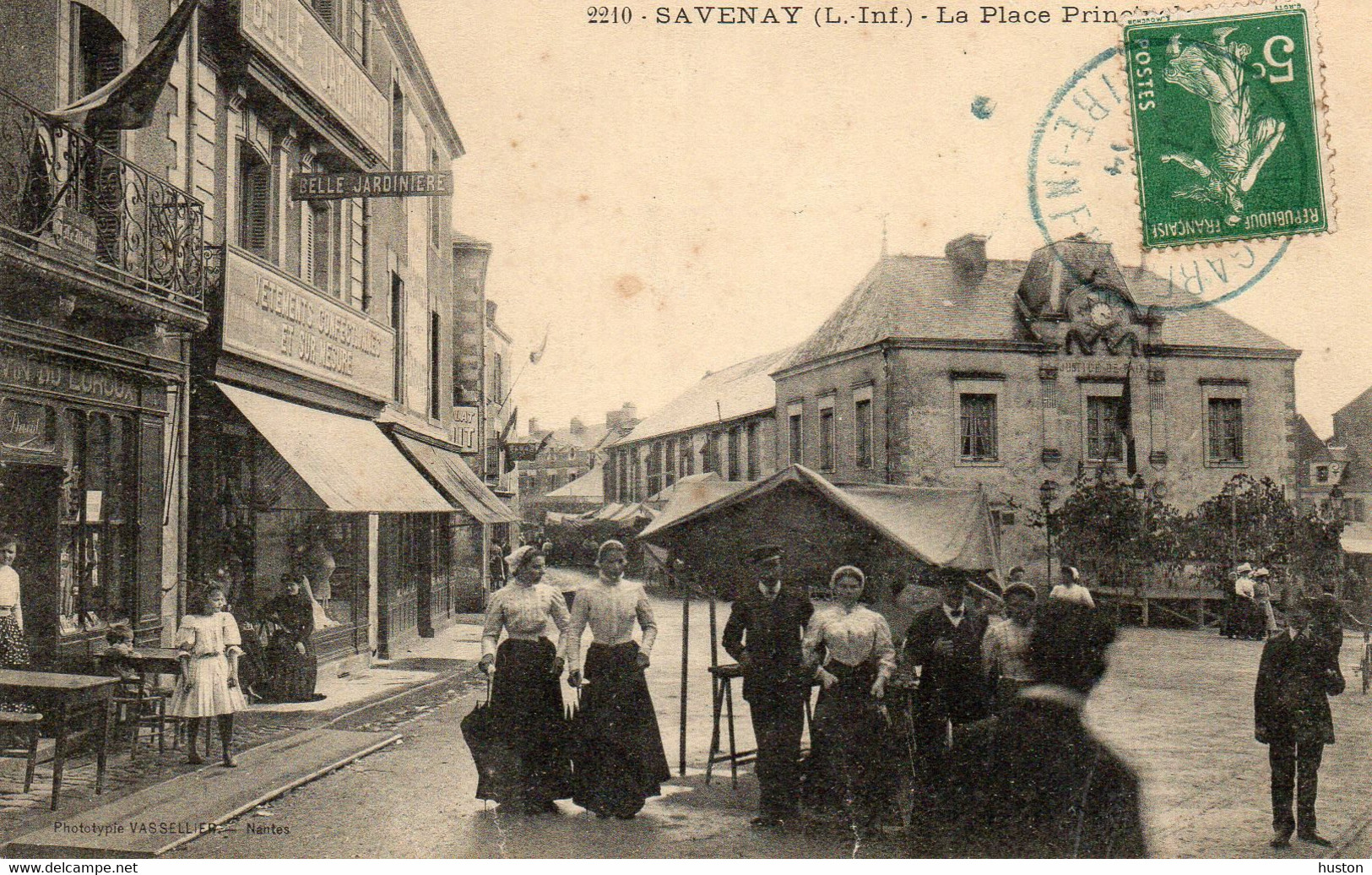 SAVENAY - La Place Principale, Belle Jardinière, Animée - Savenay