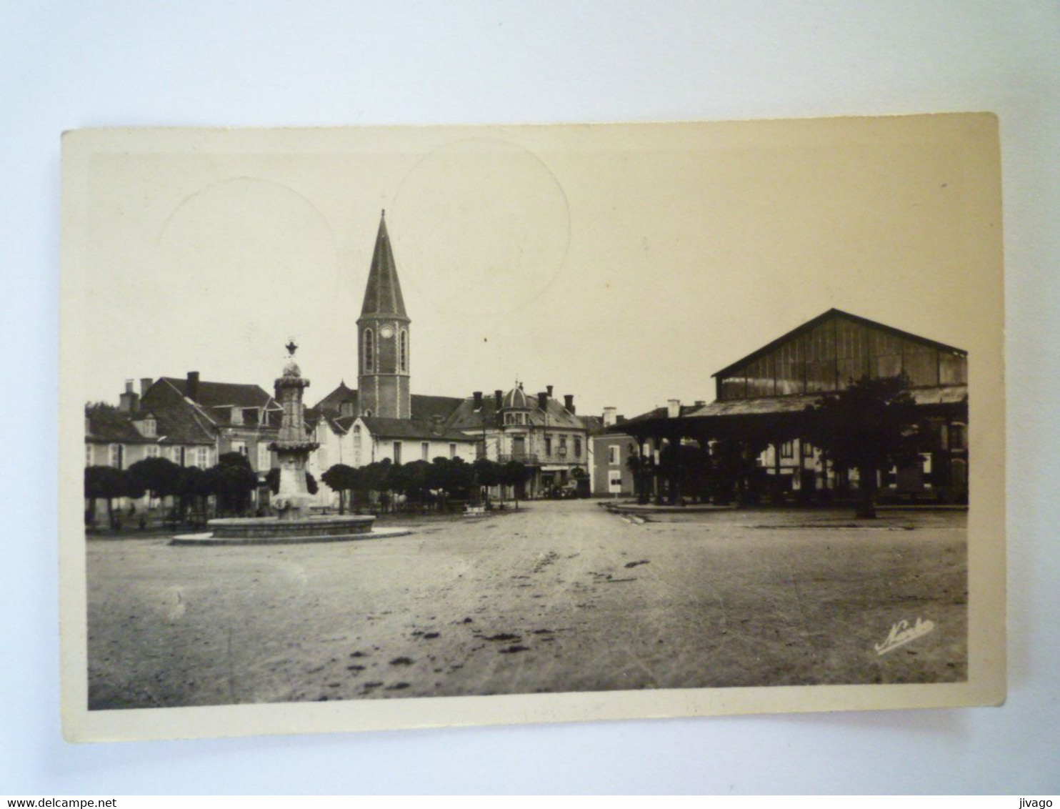 2022 - 779  RABASTENS-de-BIGORRE  (Hautes-Pyrénées)  :  La Place Centrale  1951   XXX - Rabastens De Bigorre