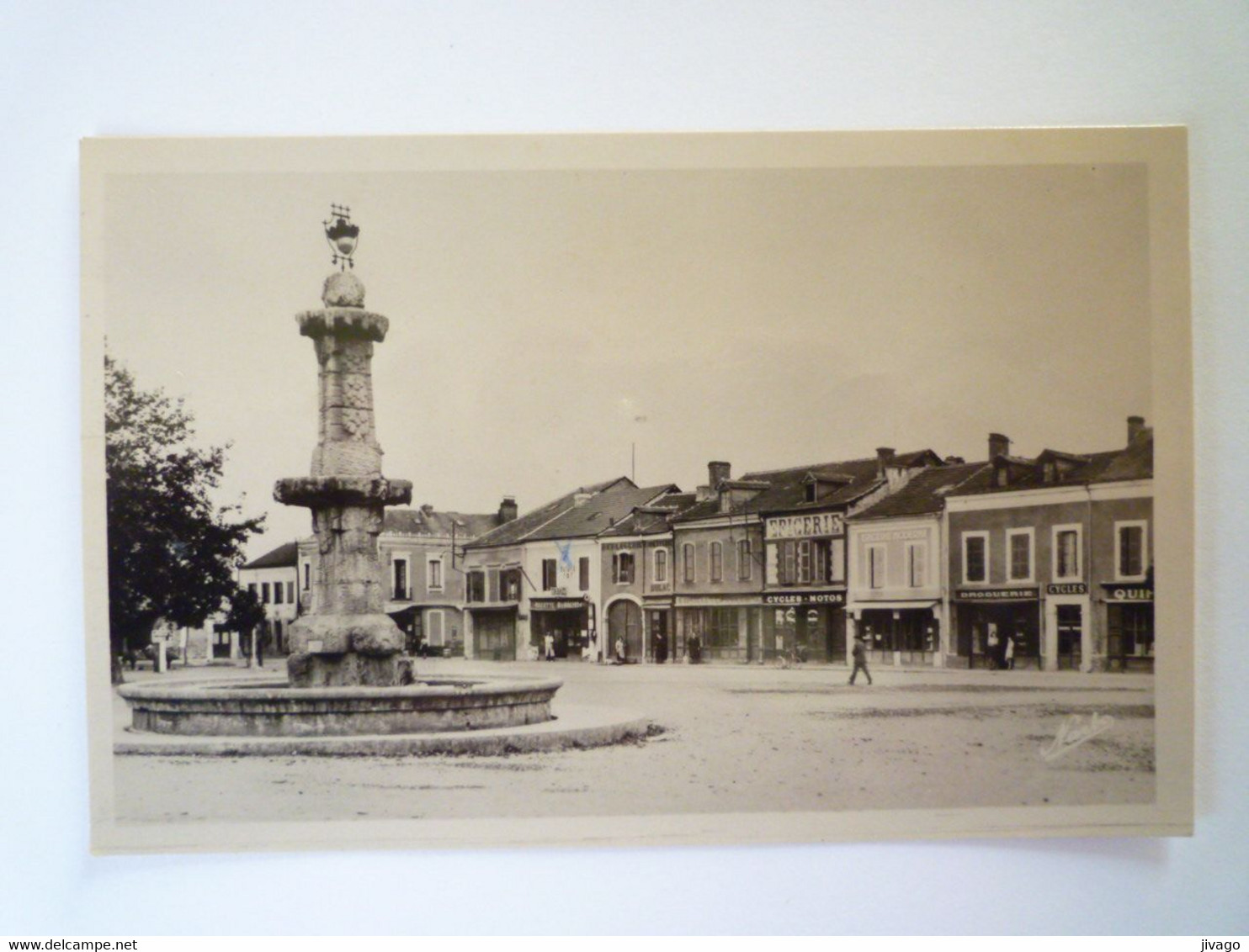 2022 - 780  RABASTENS-de-BIGORRE  (Hautes-Pyrénées)  :  Place Centrale  -  Carte  SM   XXX - Rabastens De Bigorre