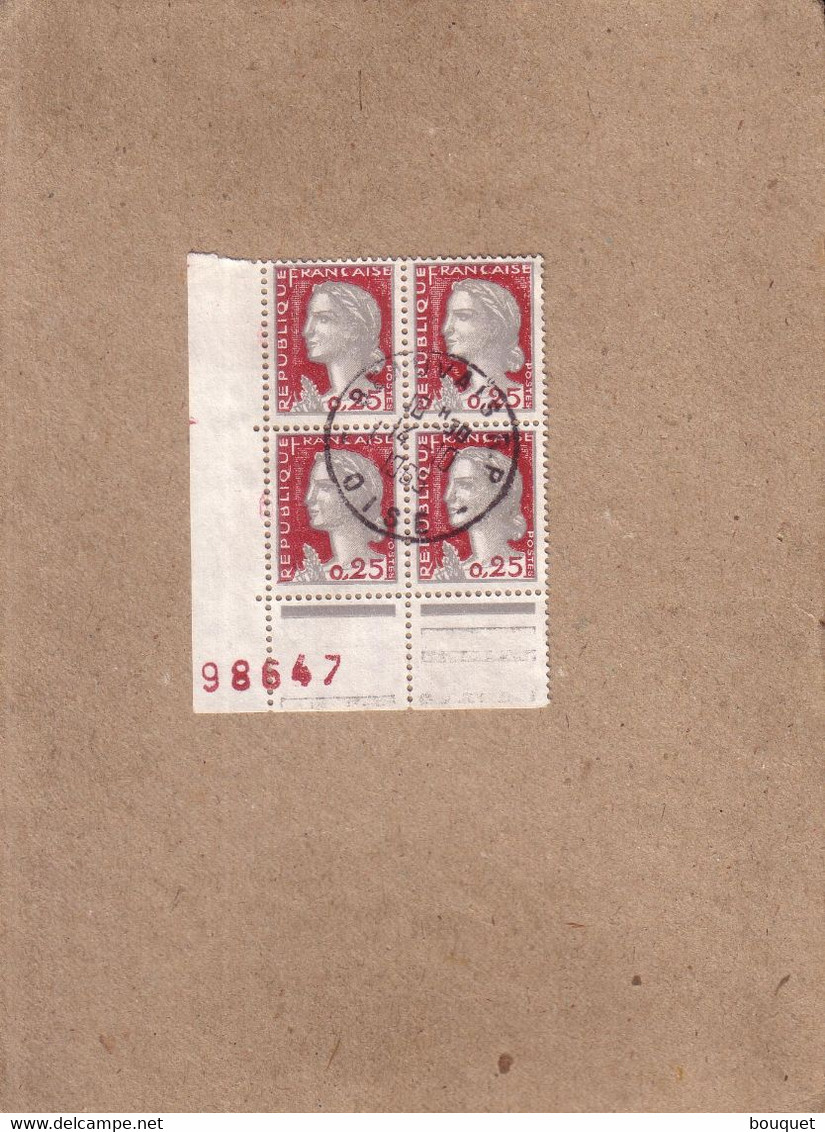 BLOC DE 4 TIMBRES MARIANNE DECARIS  0,25 BORDURE DE FEUILLE AVEC OBLITERATION , NUMERO 98647 SUR BANDE - Usati