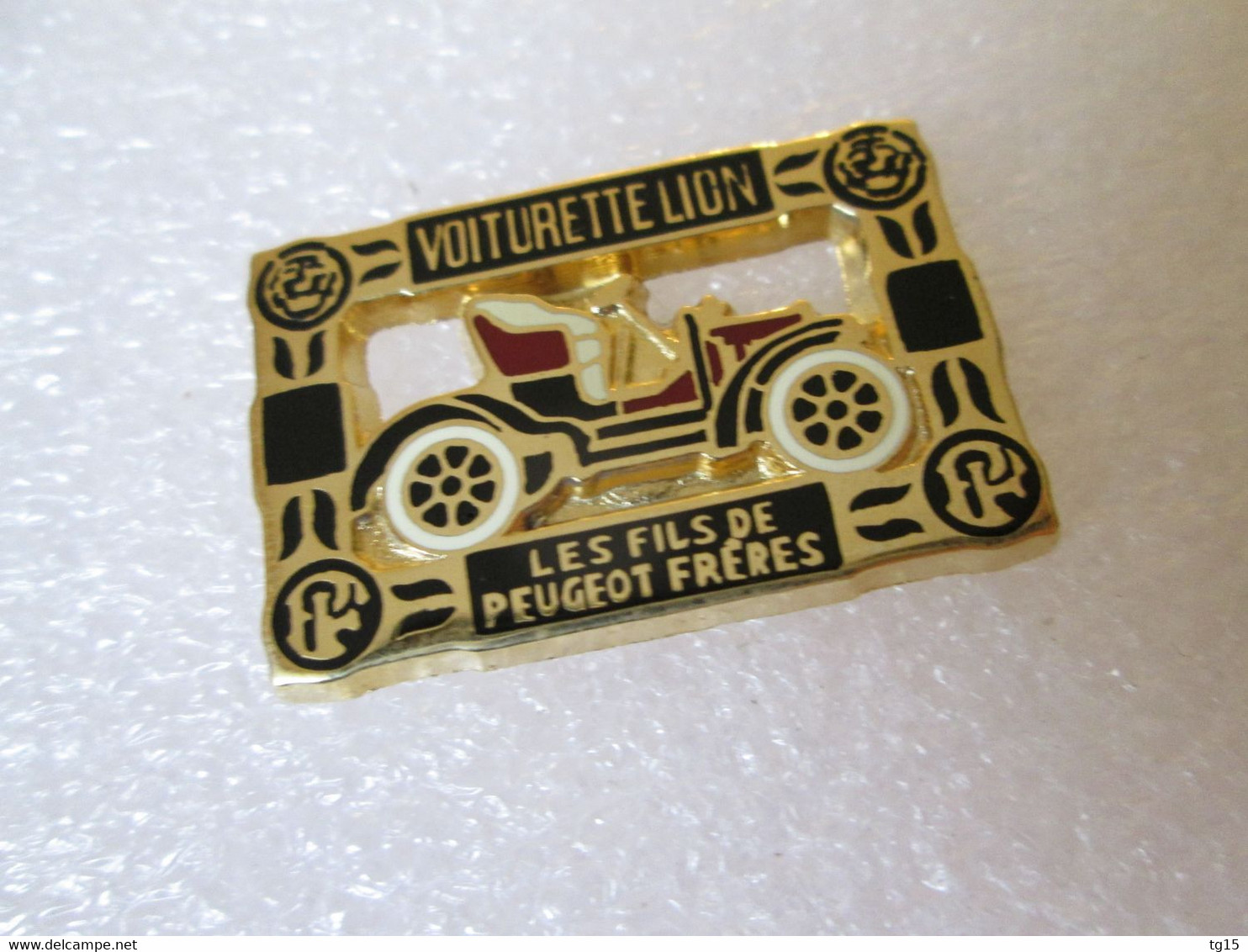 PIN'S    PEUGEOT    VOITURETTE LION   Zamak  HELIUM - Peugeot