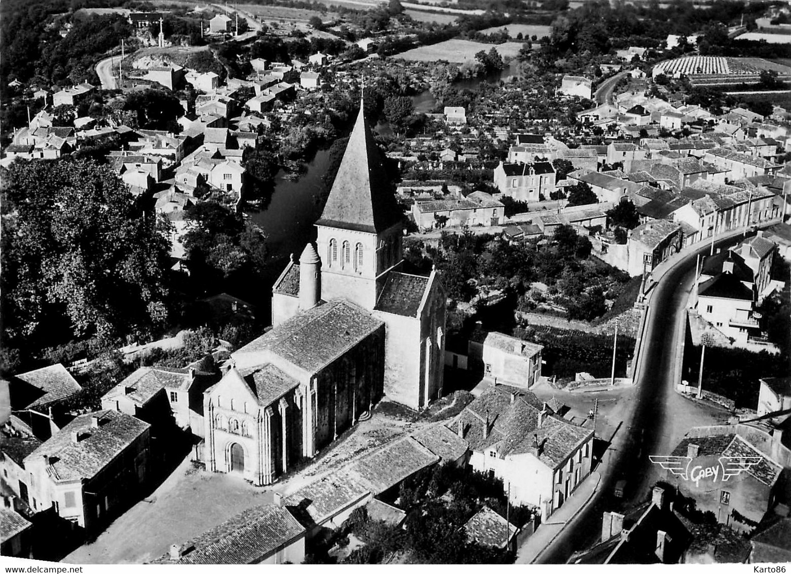 Mareuil Sur Lay * Vue Aérienne Sur Le Centre Du Village * Place De L'église - Mareuil Sur Lay Dissais