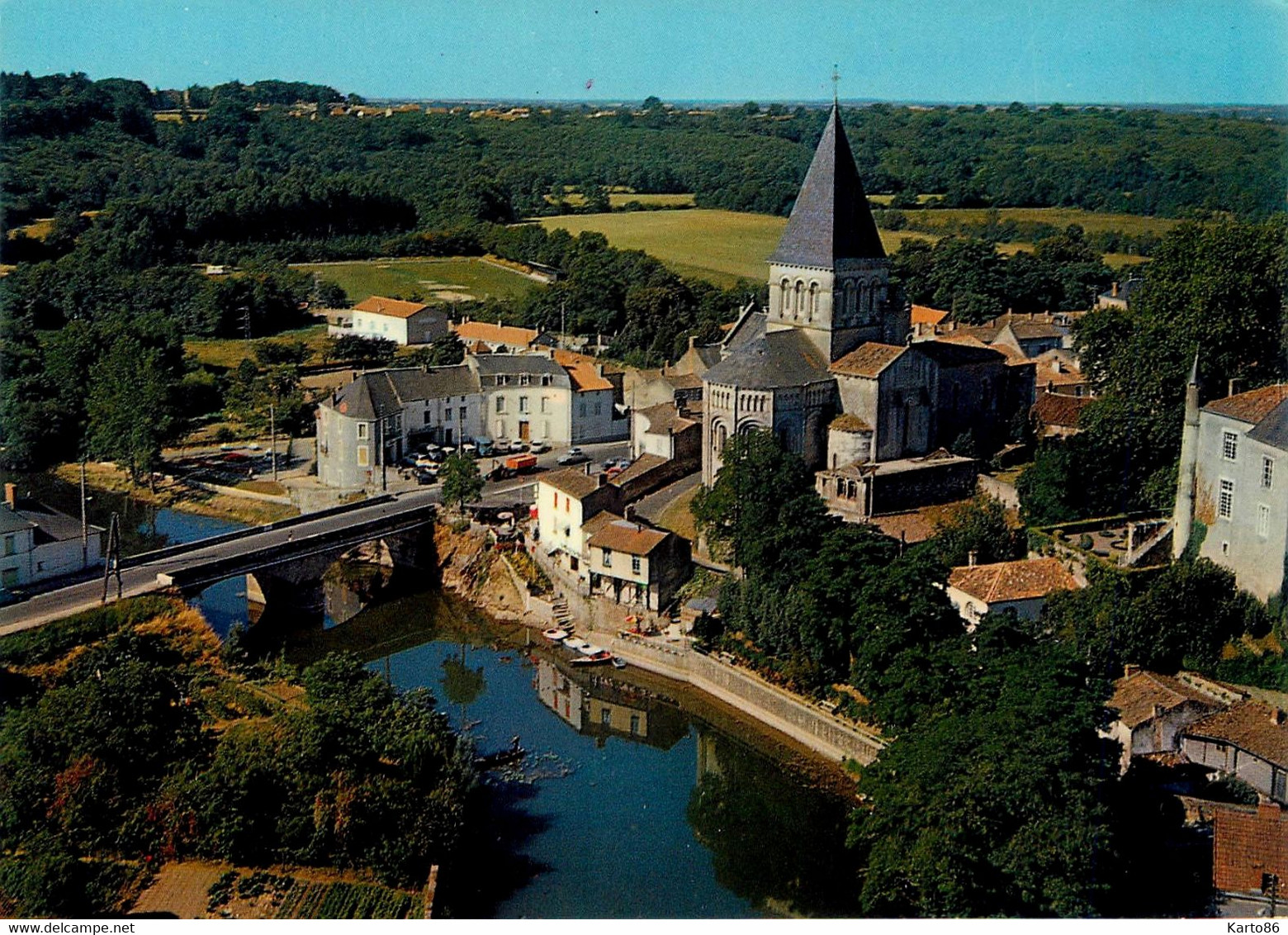 Mareuil Sur Lay * Vue Aérienne Sur L'église Et Le Pont Du Village - Mareuil Sur Lay Dissais