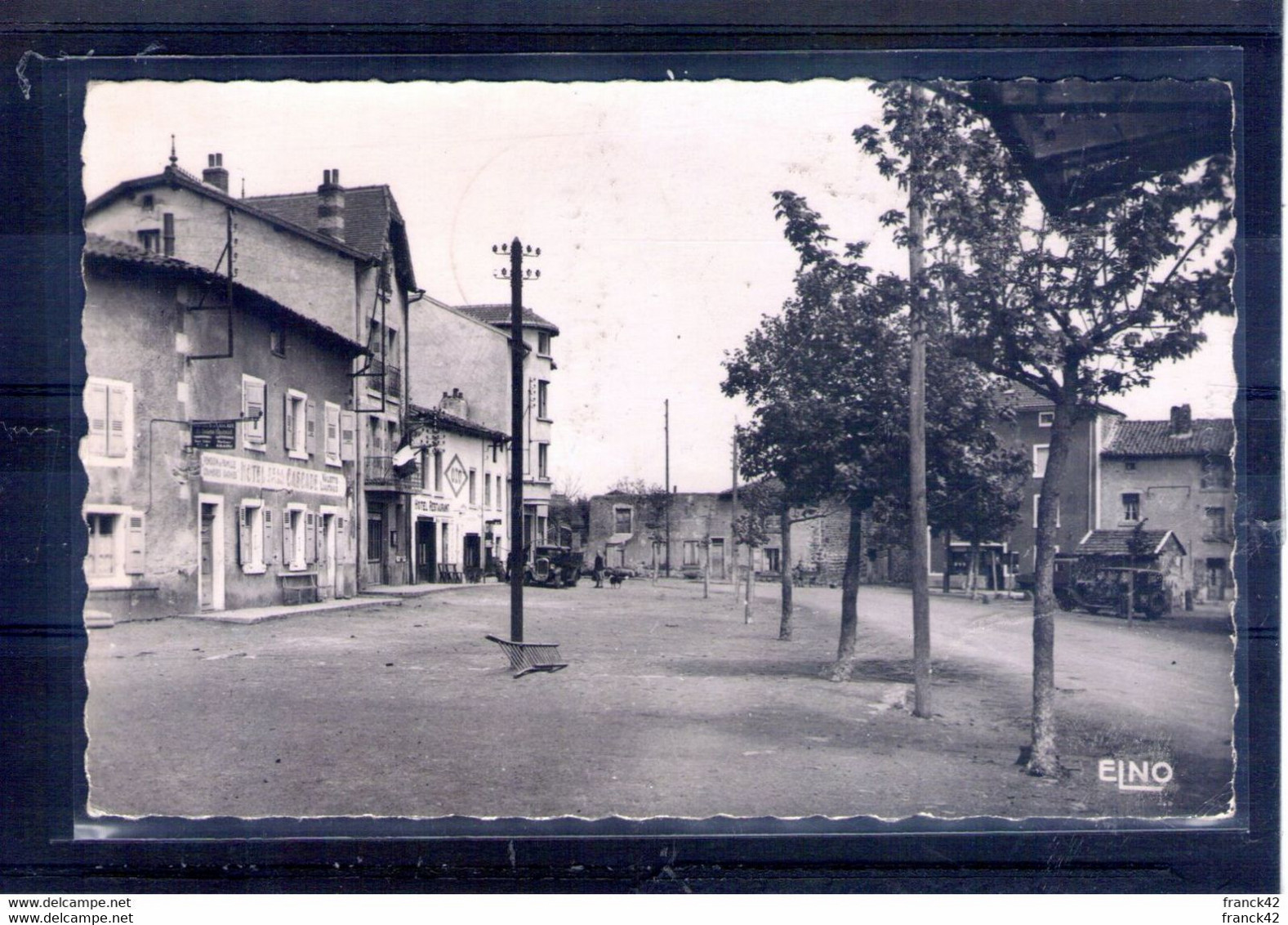 43. Solignac Sur Roche. Ensemble De La Place Du Marchédial. Cpsm Petit Format - Solignac Sur Loire