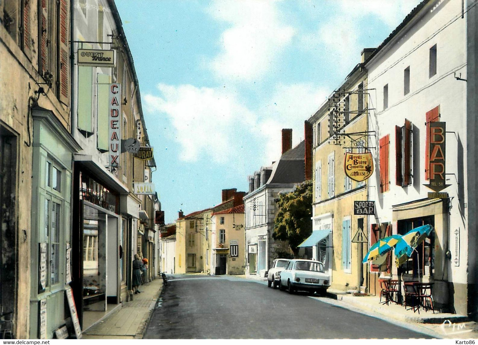 Ste Hermine * La Rue Principale Du Village * Sports Bar * Café Buvette * Commerces Magasins - Sainte Hermine