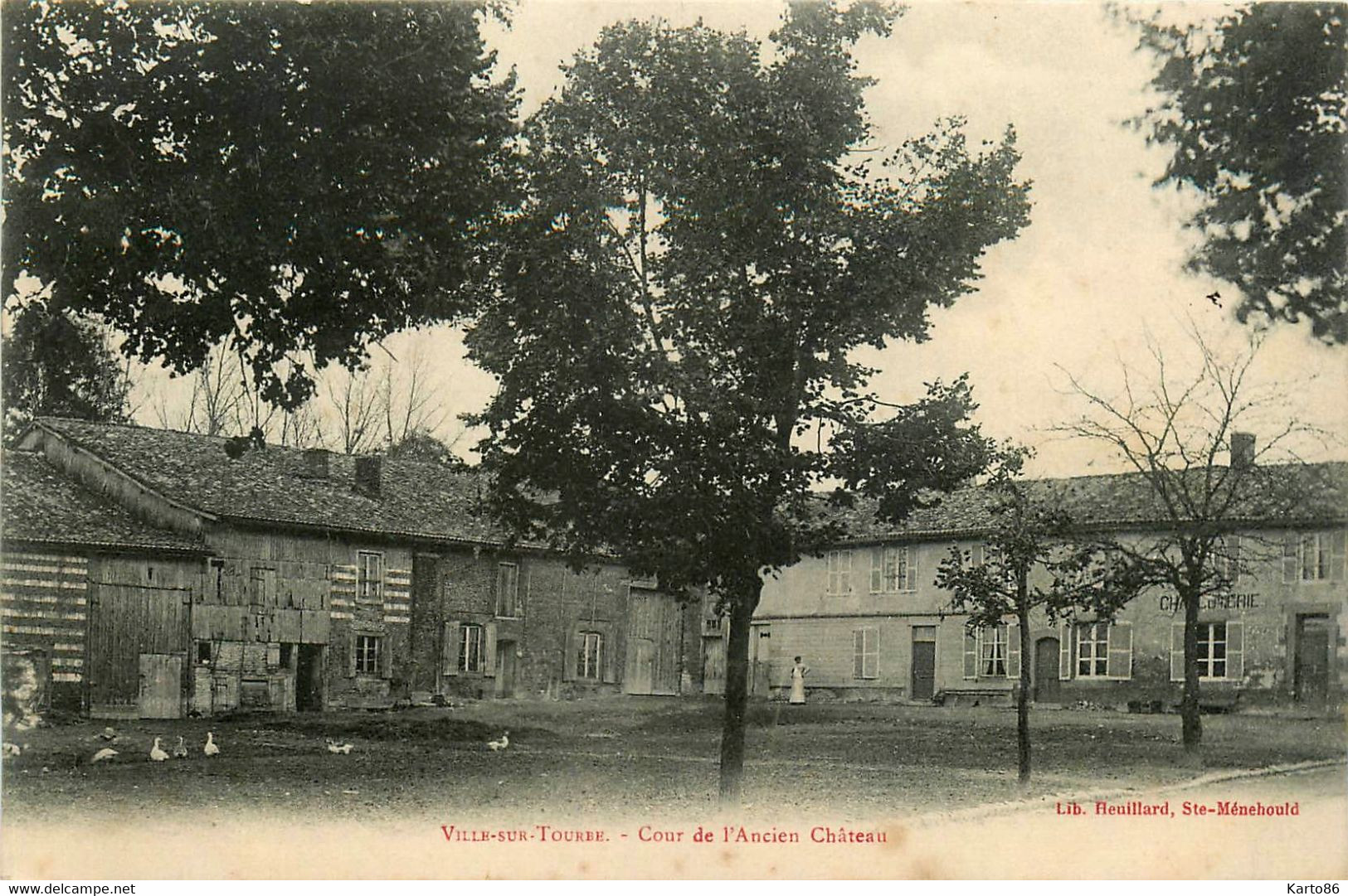 Ville Sur Tourbe * La Cour De L'ancien Château * Ferme Paysans - Ville-sur-Tourbe