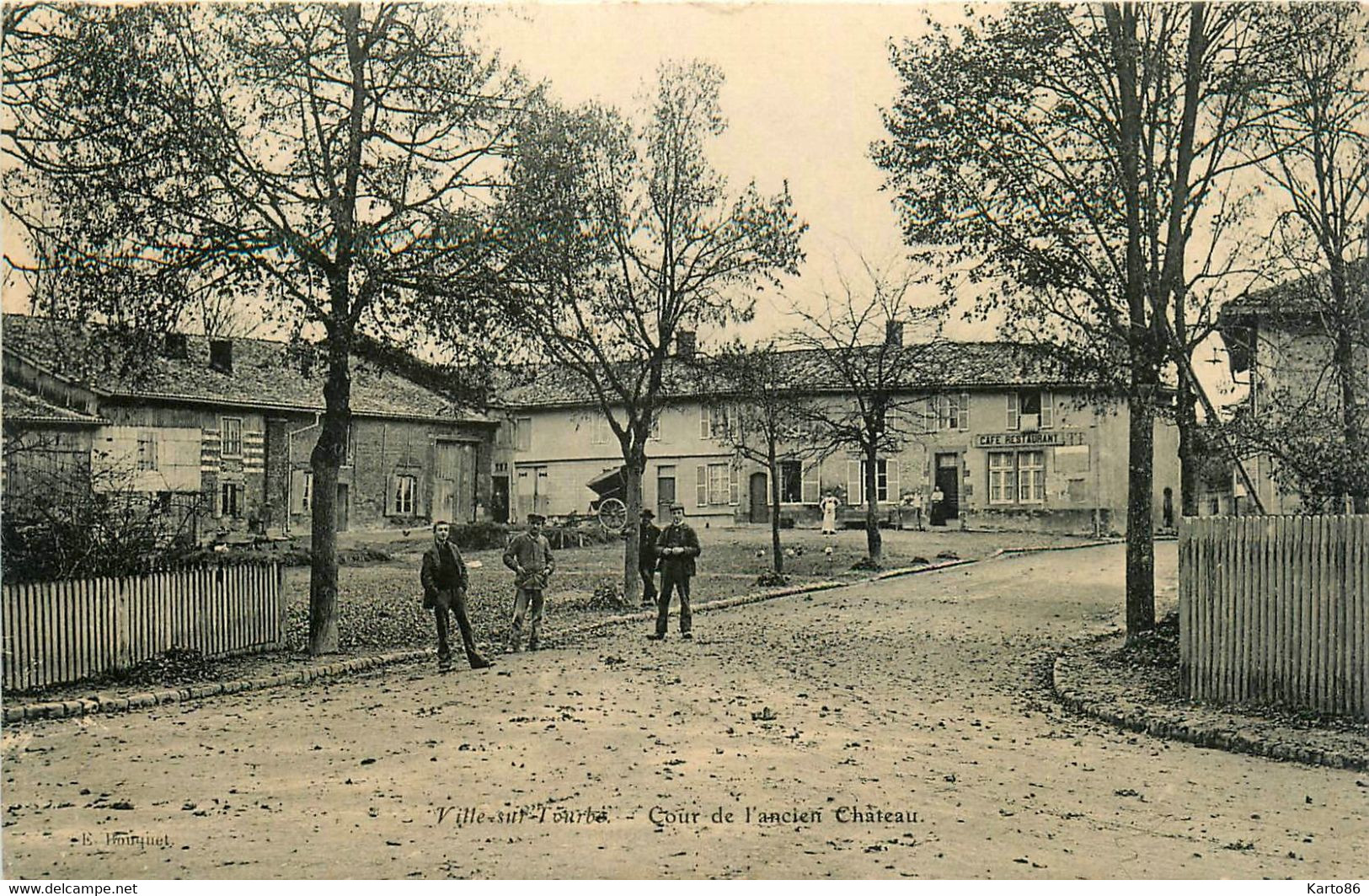 Ville Sur Tourbe * La Cour De L'ancien Château * Ferme Paysans - Ville-sur-Tourbe