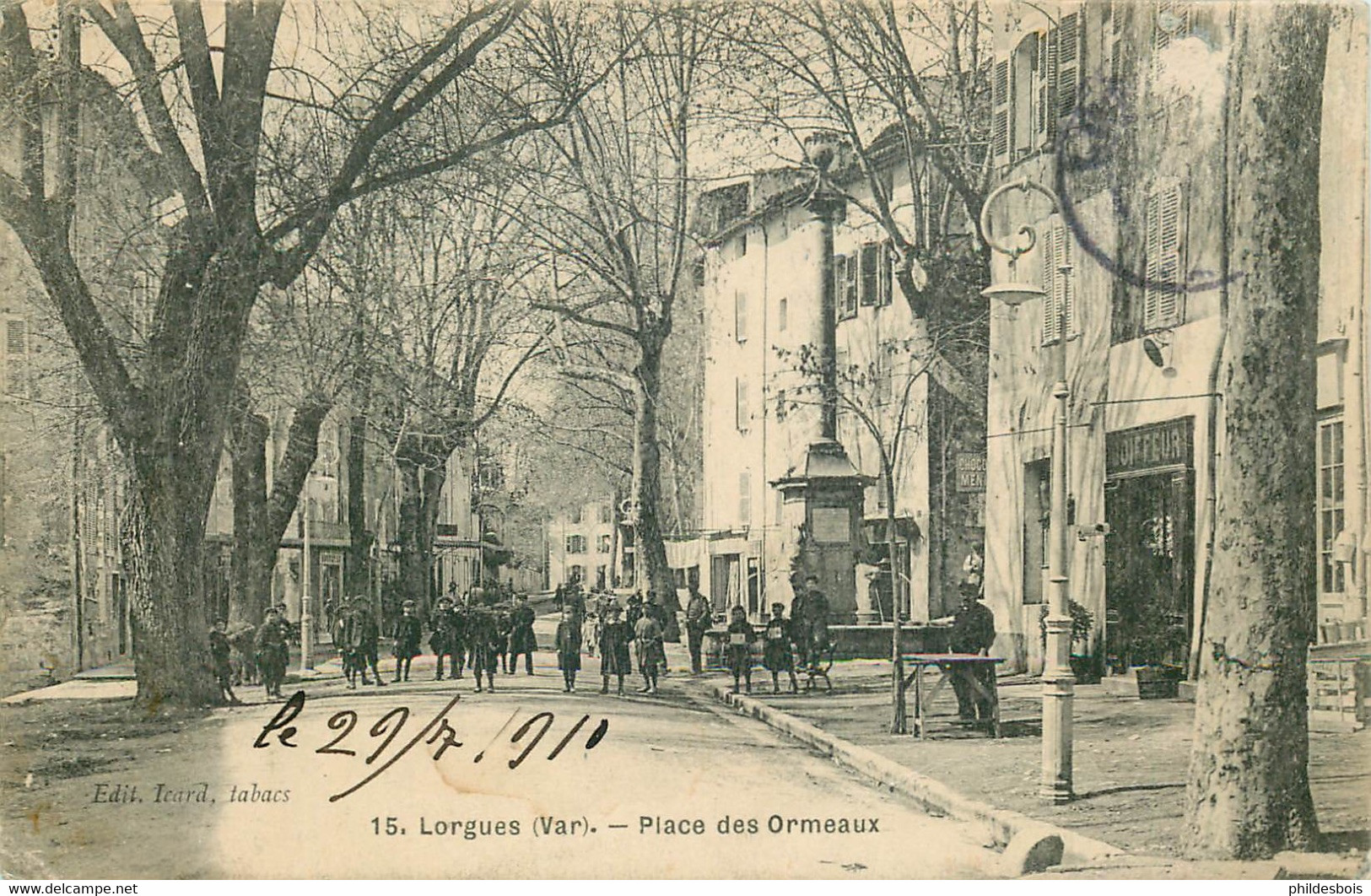 VAR  LORGUES  Place Des Ormeaux - Lorgues