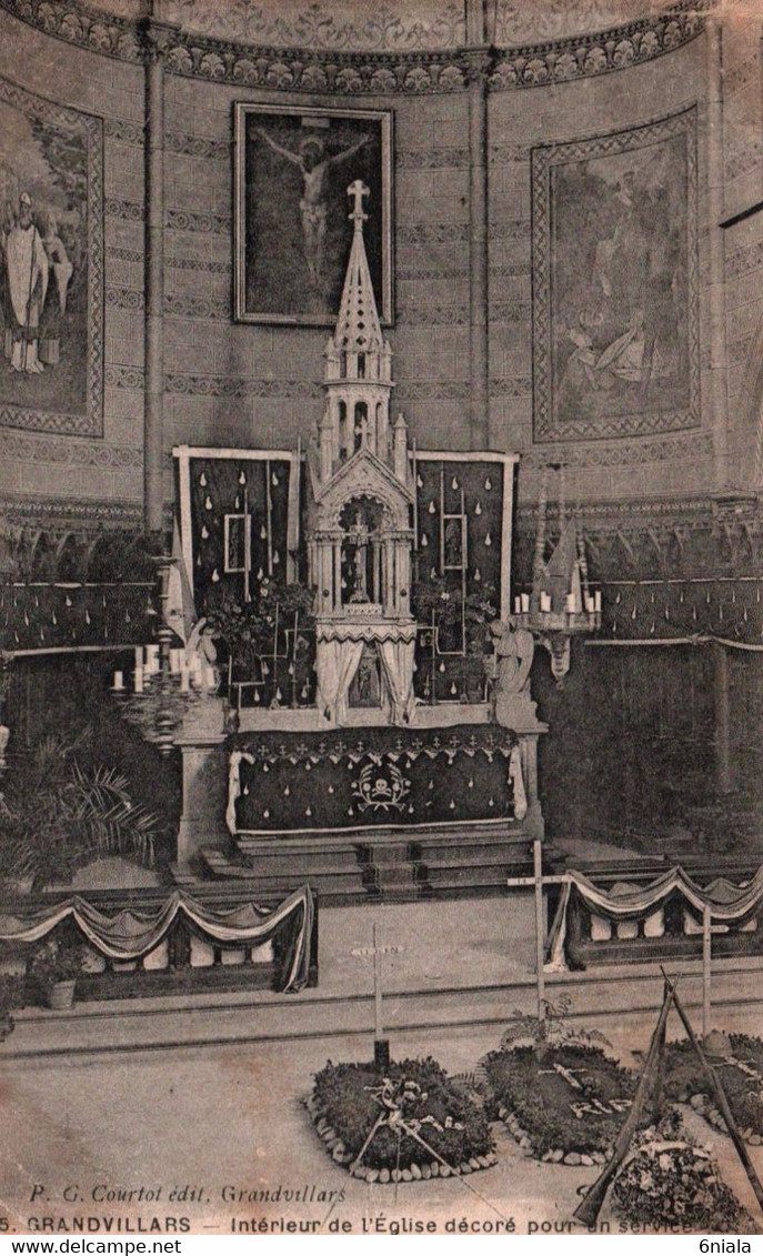 9126  GRANDVILLARS Intérieur De L'Eglise Décoré Pour Le Service Aux Morts De La Guerre ( Fusils Gerbe  Recto-verso) - Grandvillars