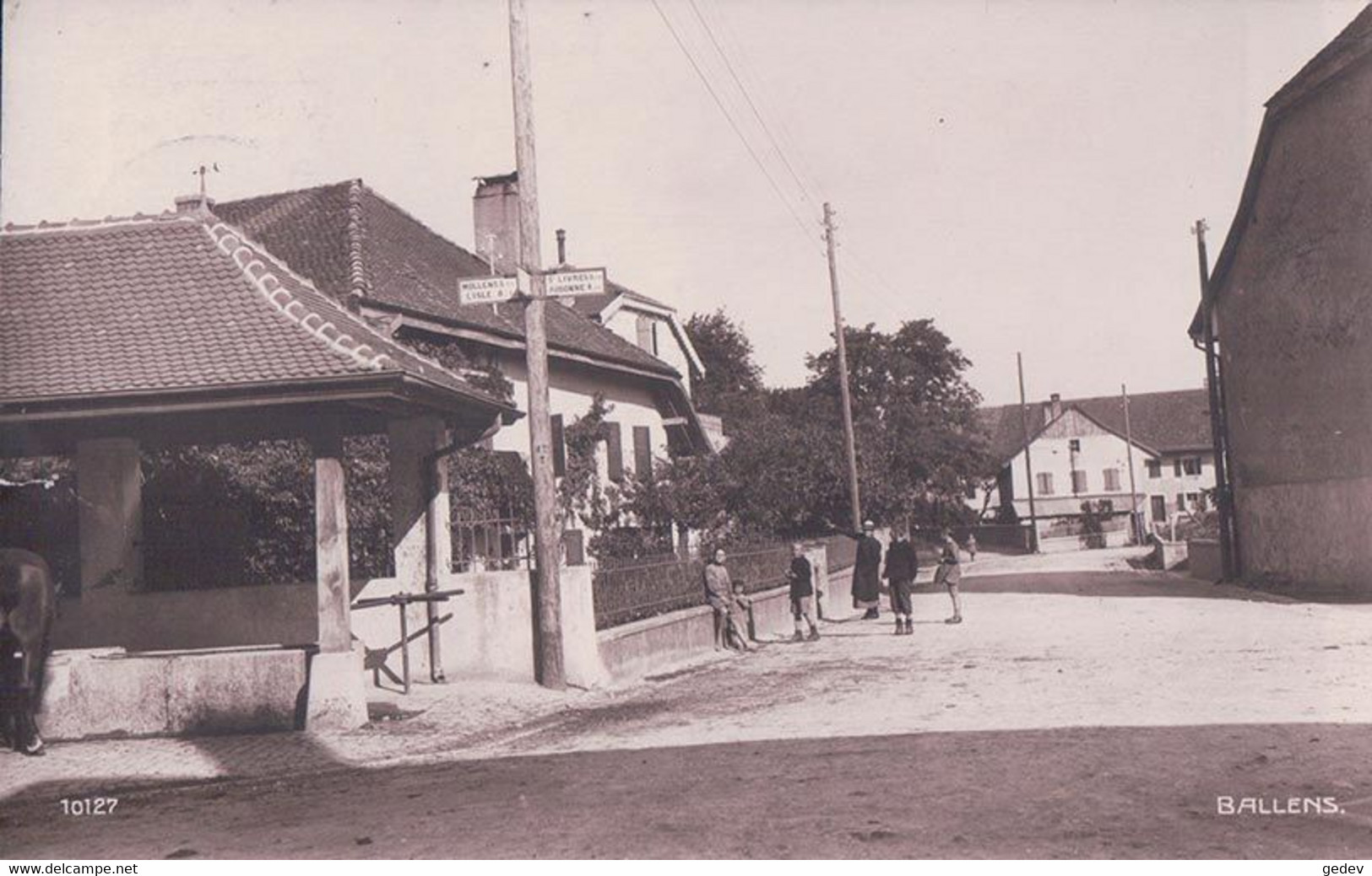 Ballens VD, Rue Animée Et Fontaine Couverte (10127) - Ballens