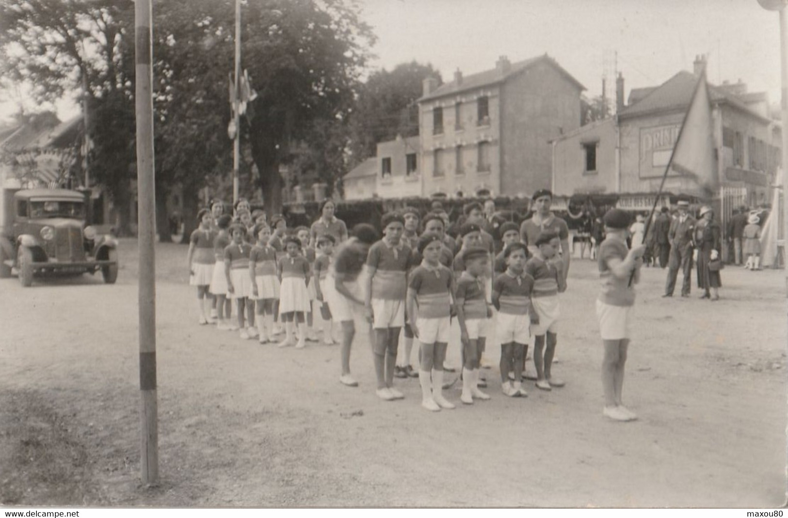 Carte Photo Ancienne - Défilés Groupe De Jeunes Scouts - Scoutisme