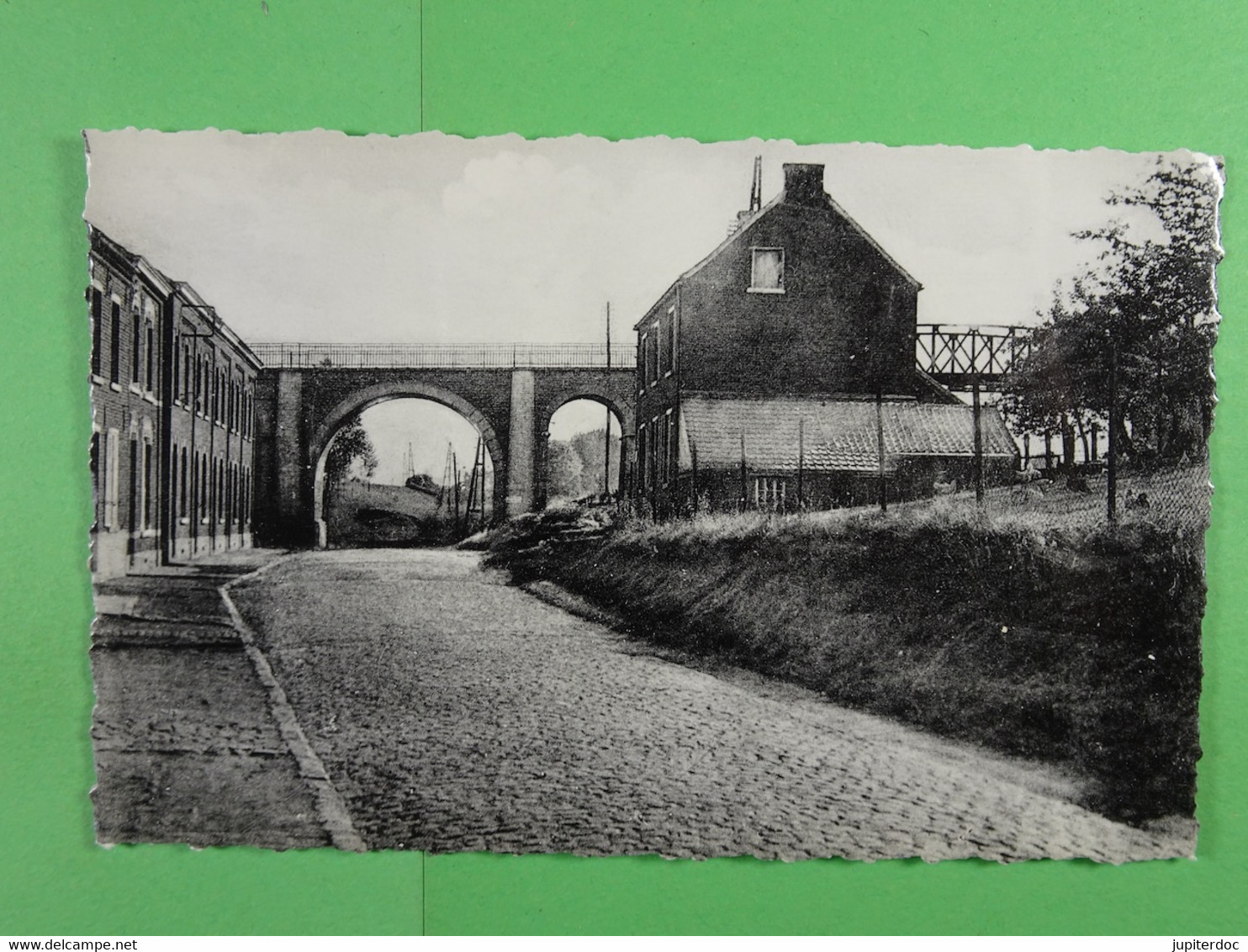 Hennuyères Rue De La Station Et Le Viaduc Du Tram - Braine-le-Comte