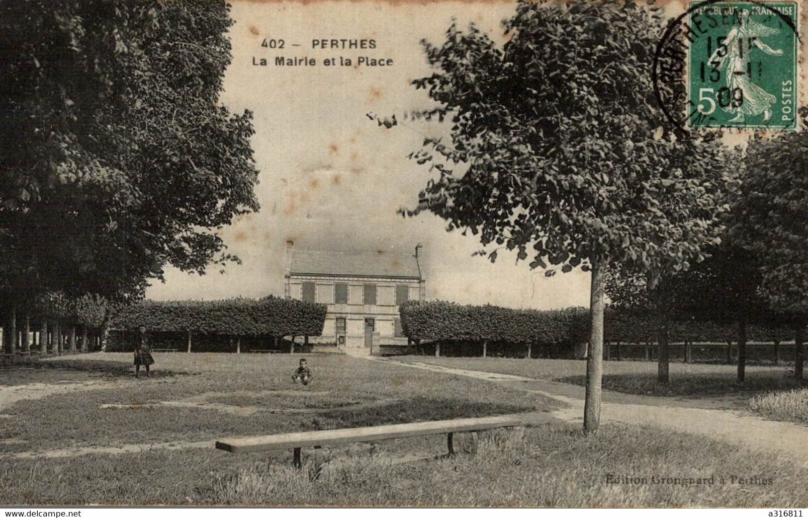 Perthes La Mairie Et La Place - Perthes