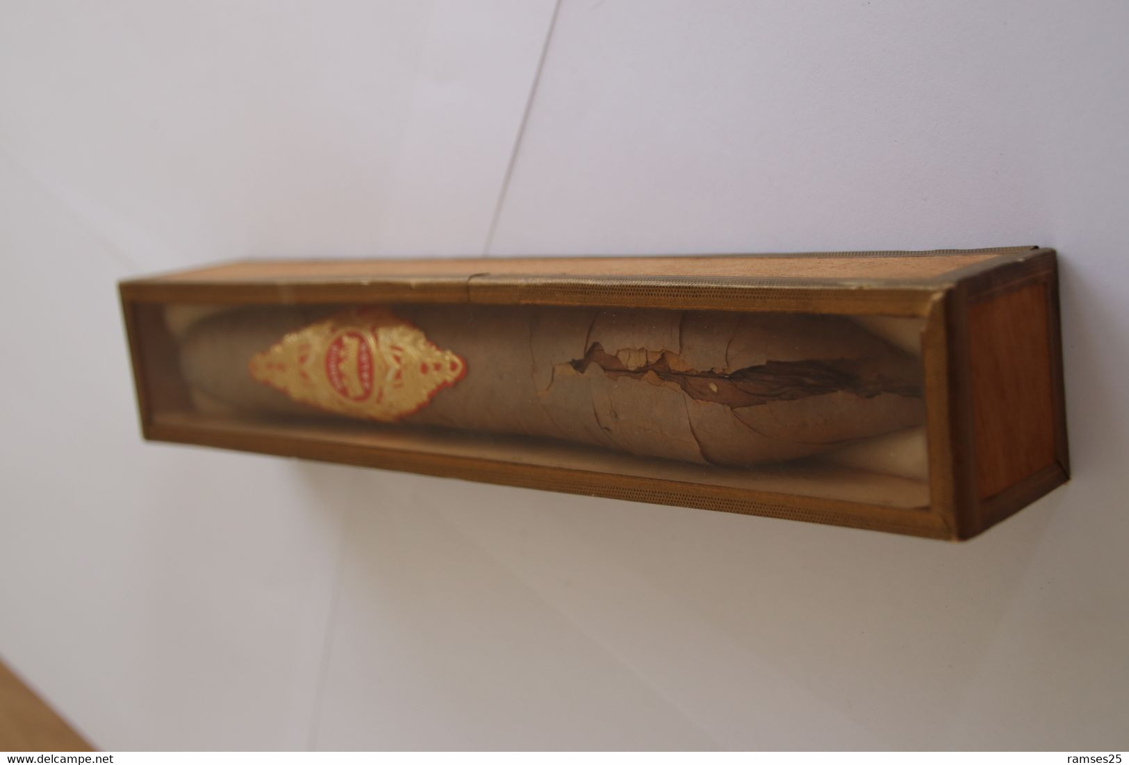 Vieux Cigare Dans Sa Boite D' Origine " Regalia Salon " Cigare 24 Cm  Boite 26 Cm - Sonstige & Ohne Zuordnung