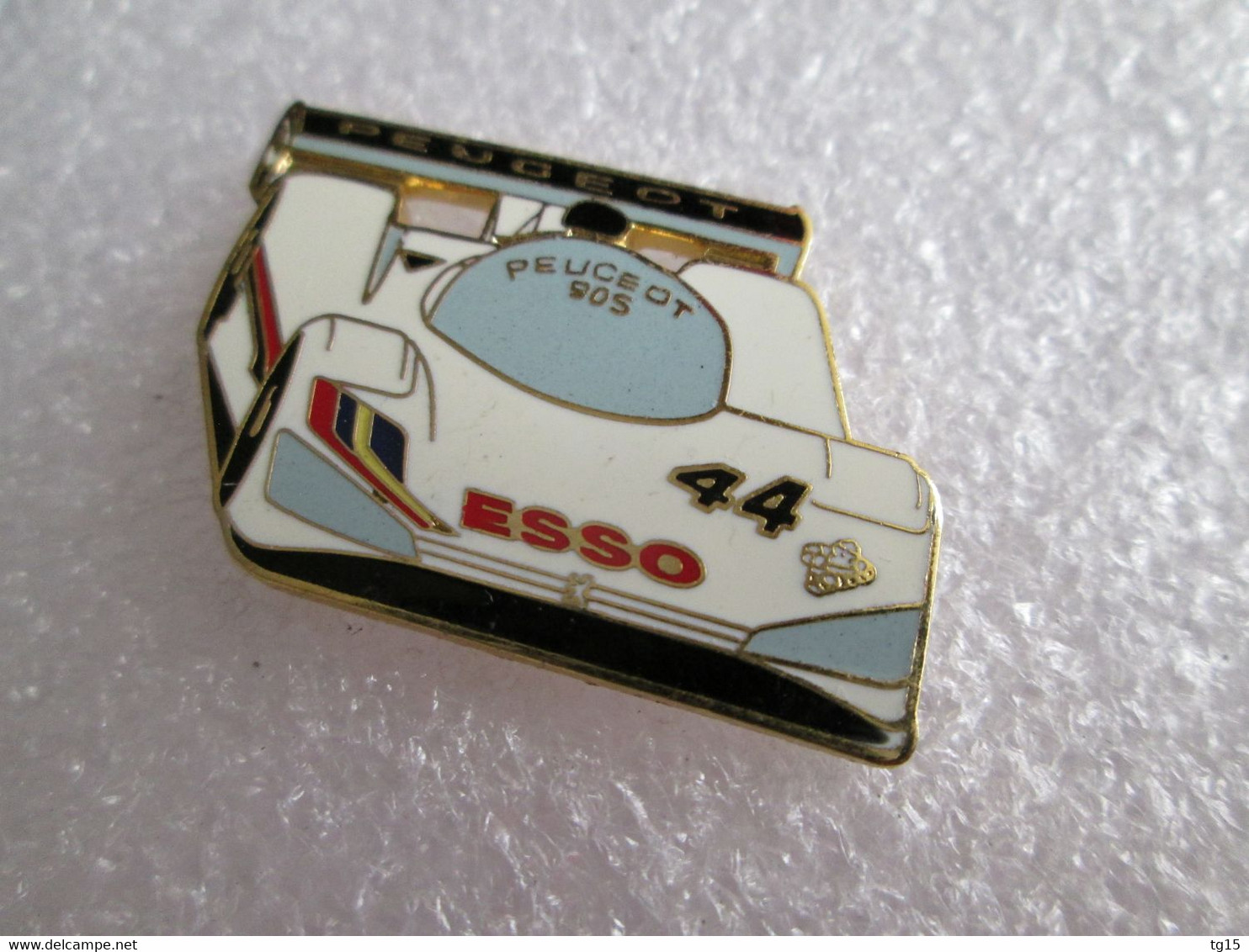 PIN'S    PEUGEOT   905   ESSO  email grand feu   version SEGALEN COLLECTION