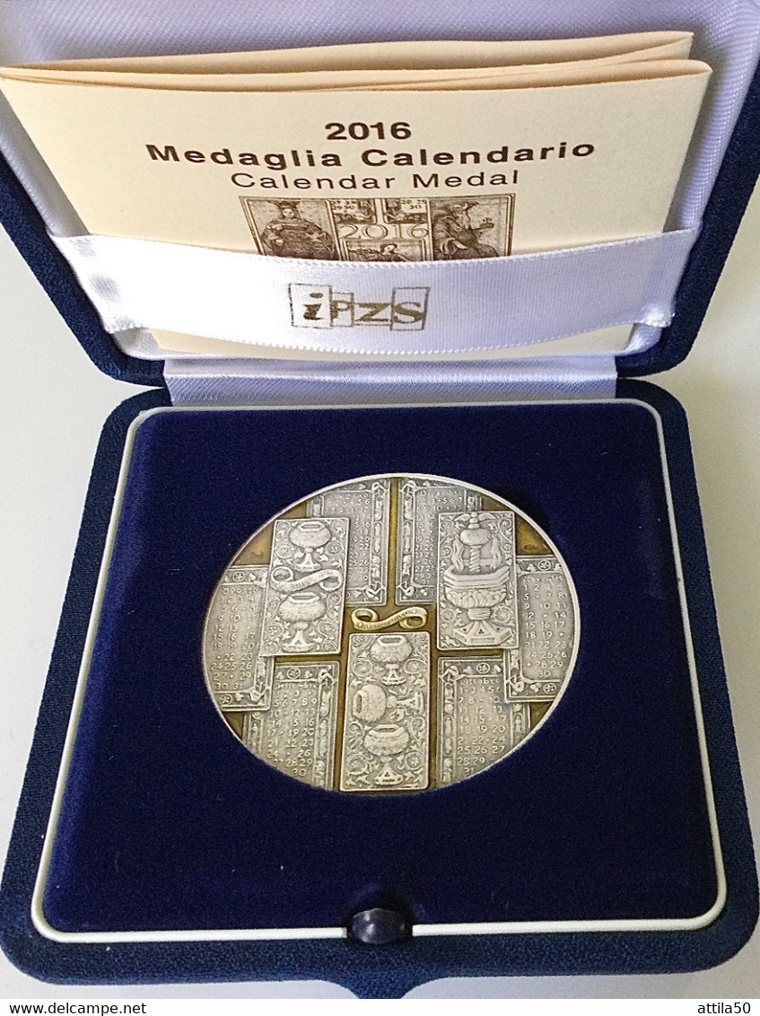 Istituto Poligrafico Dello Stato- Medaglia Calendario 2016 Argento E Smalti - Gr.52 - Diametro Mm.52 : L’AMORE. - Monetari/ Di Necessità