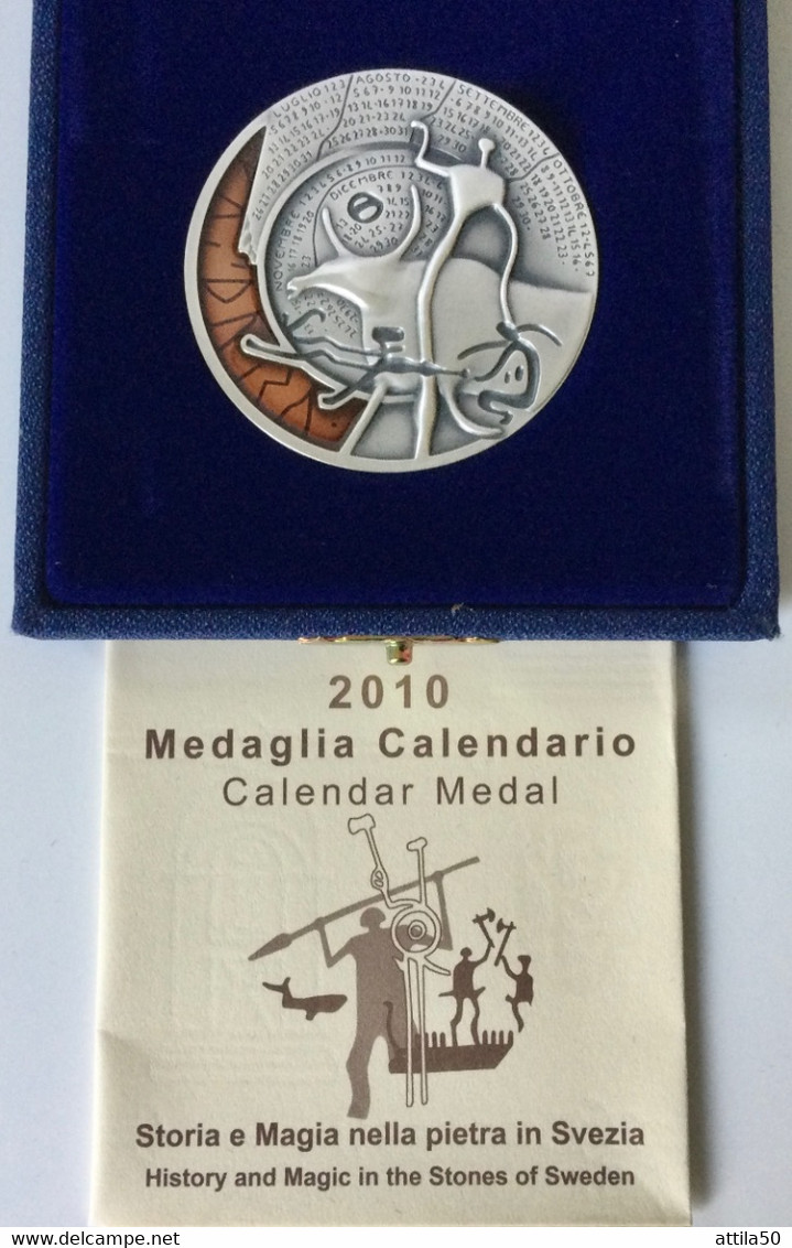 Istituto Poligrafico Dello Stato- Medaglia Calendario 2010 Argento E Smalti - Gr.52 - Diametro Mm.52 :La Svezia. . - Notgeld