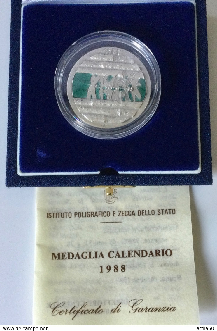 IPZS - Istituto Poligrafico Dello Stato- Medaglia Calendario 1988 In Argento E Smalto Gr.28 Diam.31 Mm. - Notgeld