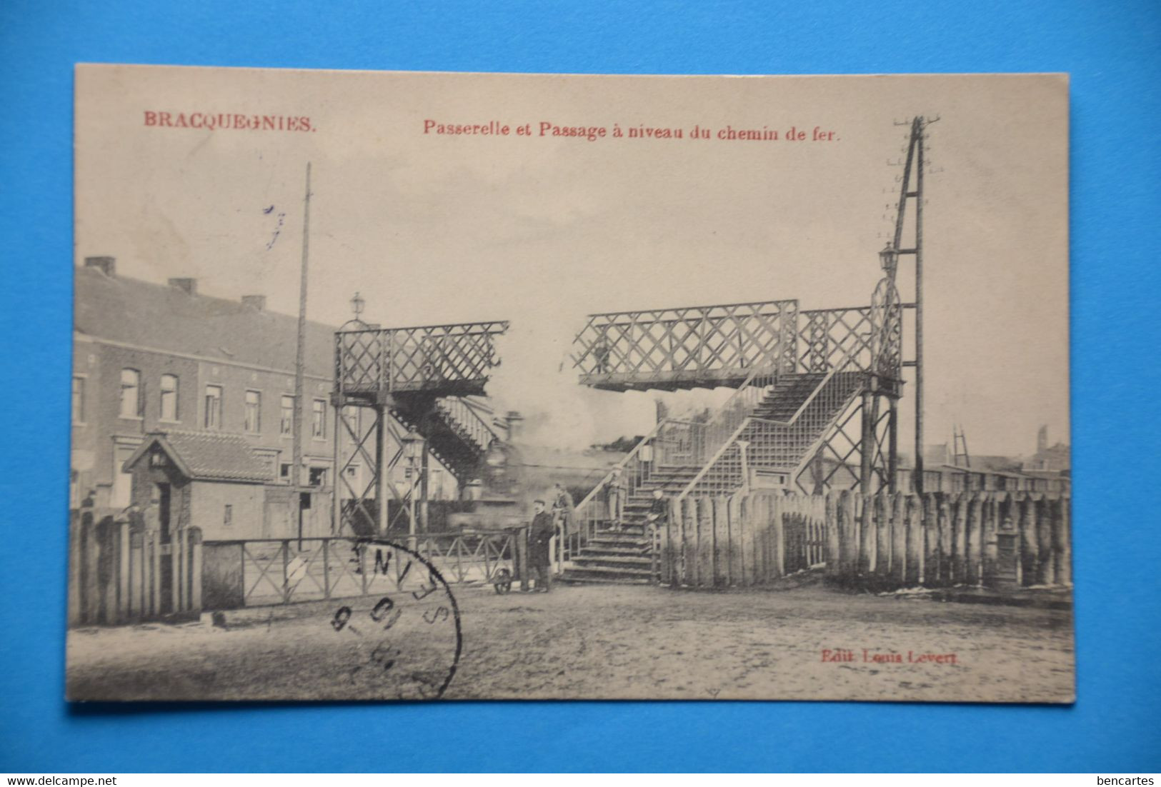 Bracquegnies 1910: Train à Vapeur Sous La Passerelle Et Au Passage à Niveau. Très Rare. - La Louviere